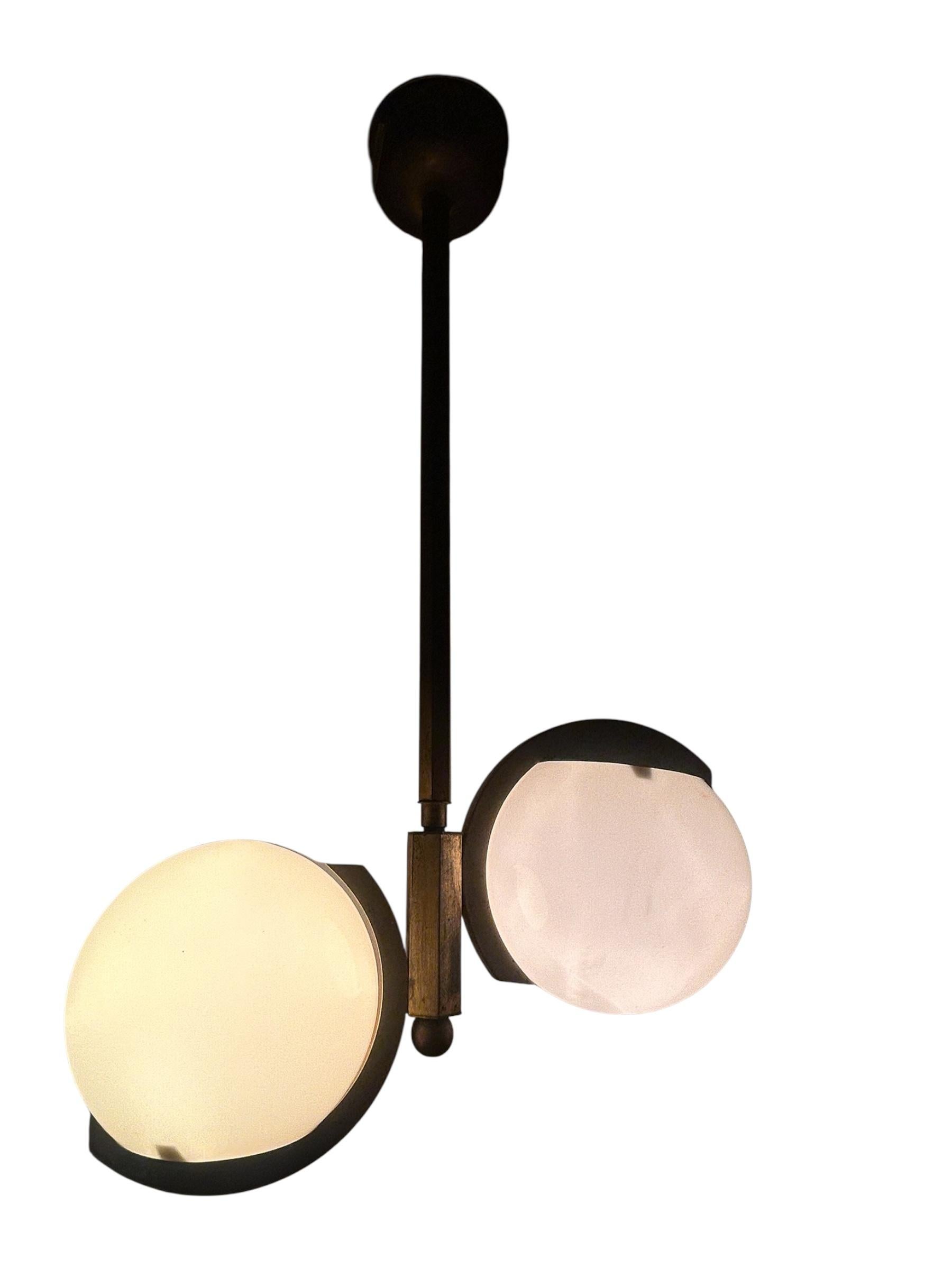 araña modernista de latón de los años 30 atribuida a Jacques Adnet Art Decó en venta