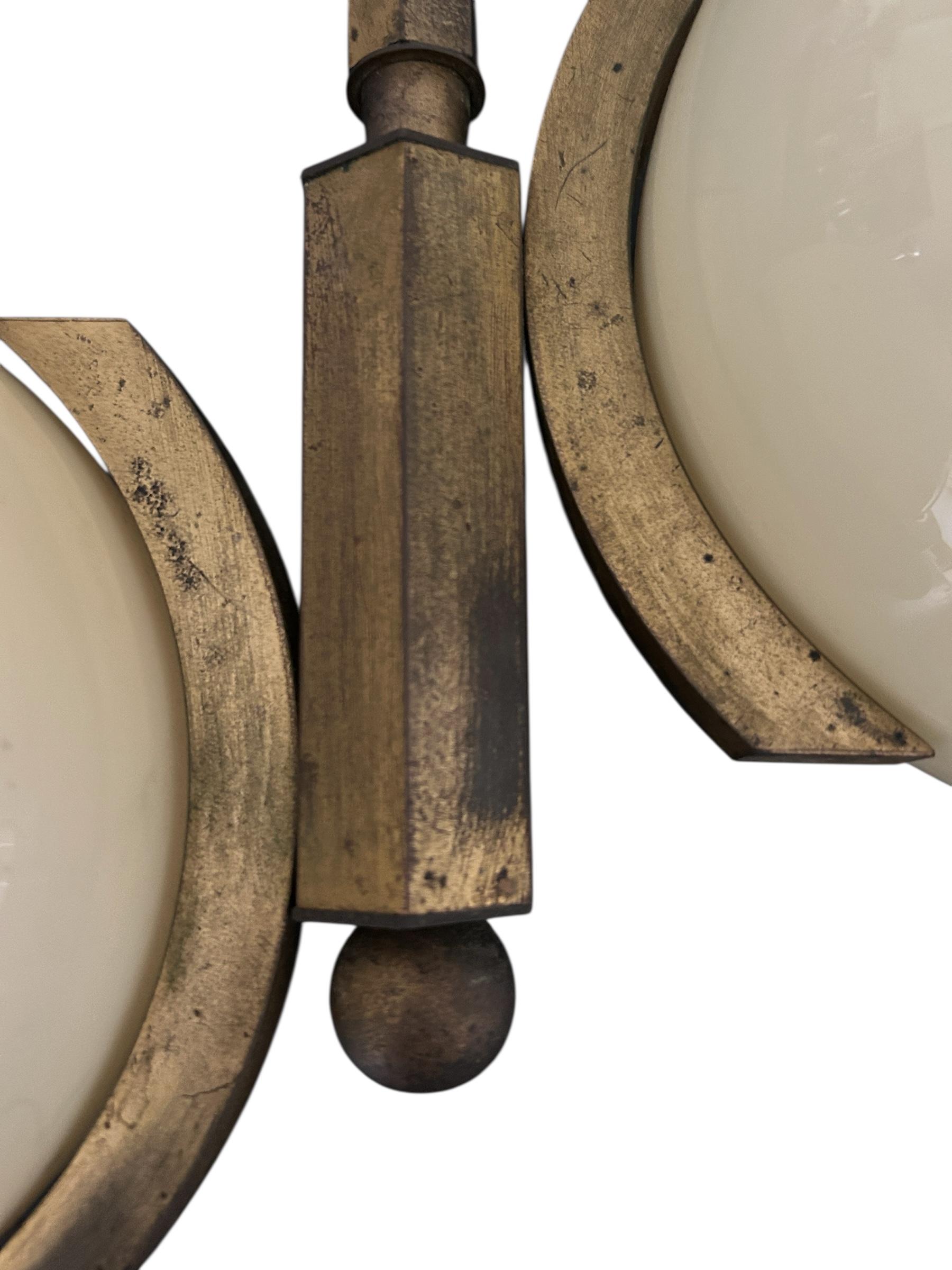 araña modernista de latón de los años 30 atribuida a Jacques Adnet Francés en venta