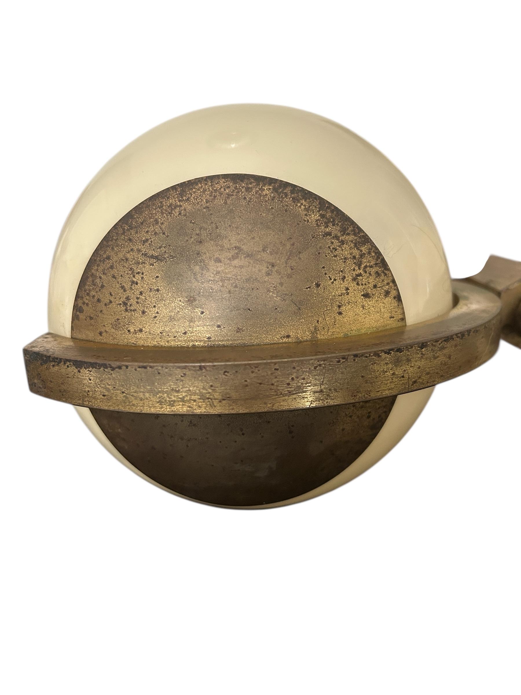 araña modernista de latón de los años 30 atribuida a Jacques Adnet siglo XX en venta