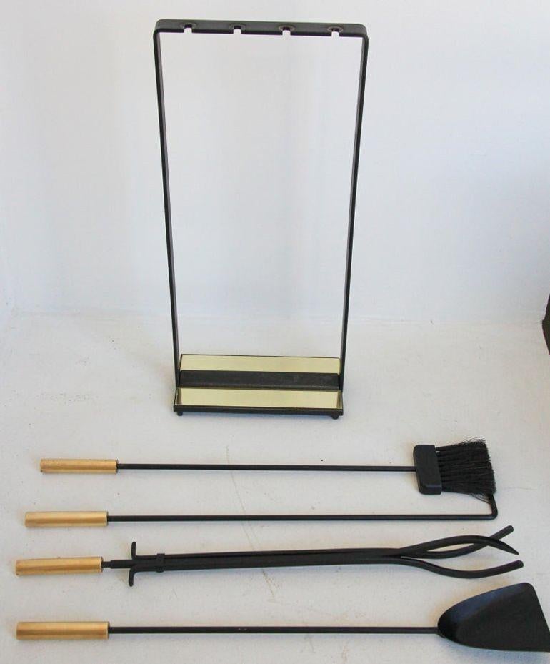 20ième siècle Outils à feu modernistes en laiton et noir par Pilgrim 1960's en vente
