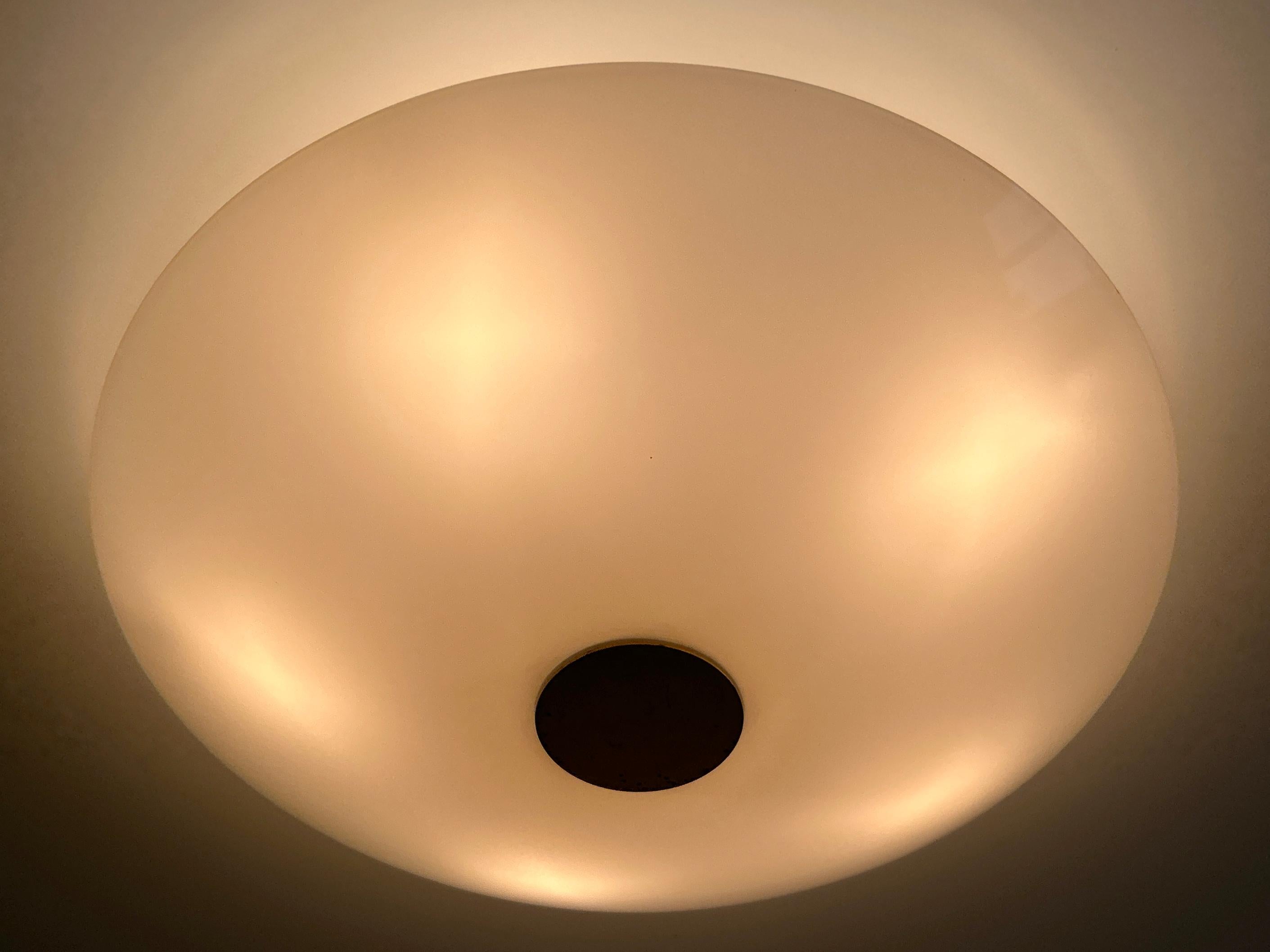 Lampada da incasso o scendiletto modernista in ottone e vetro di Florian Schulz Germania, anni '70 in vendita 3