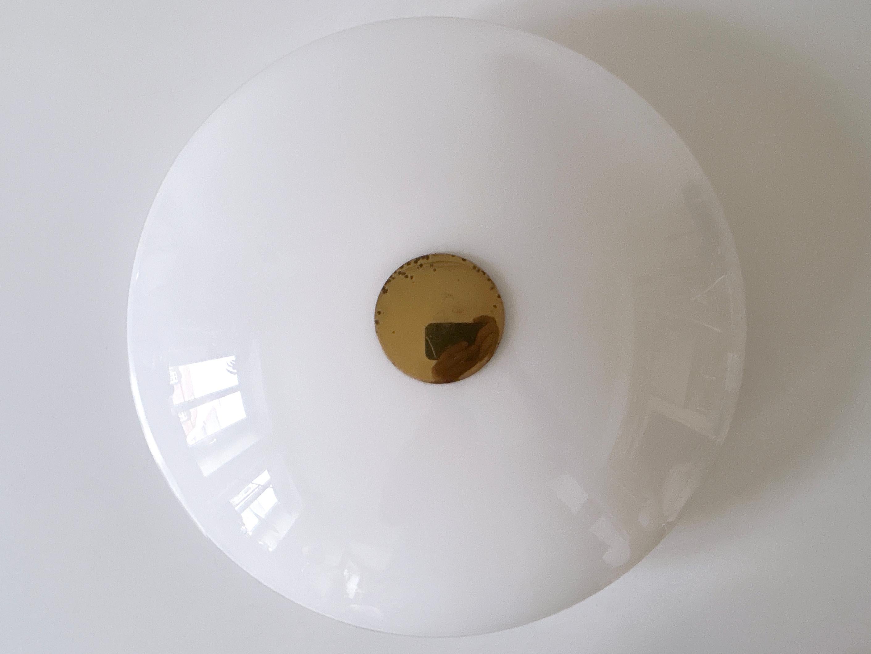 Lampada da incasso o scendiletto modernista in ottone e vetro di Florian Schulz Germania, anni '70 in vendita 4