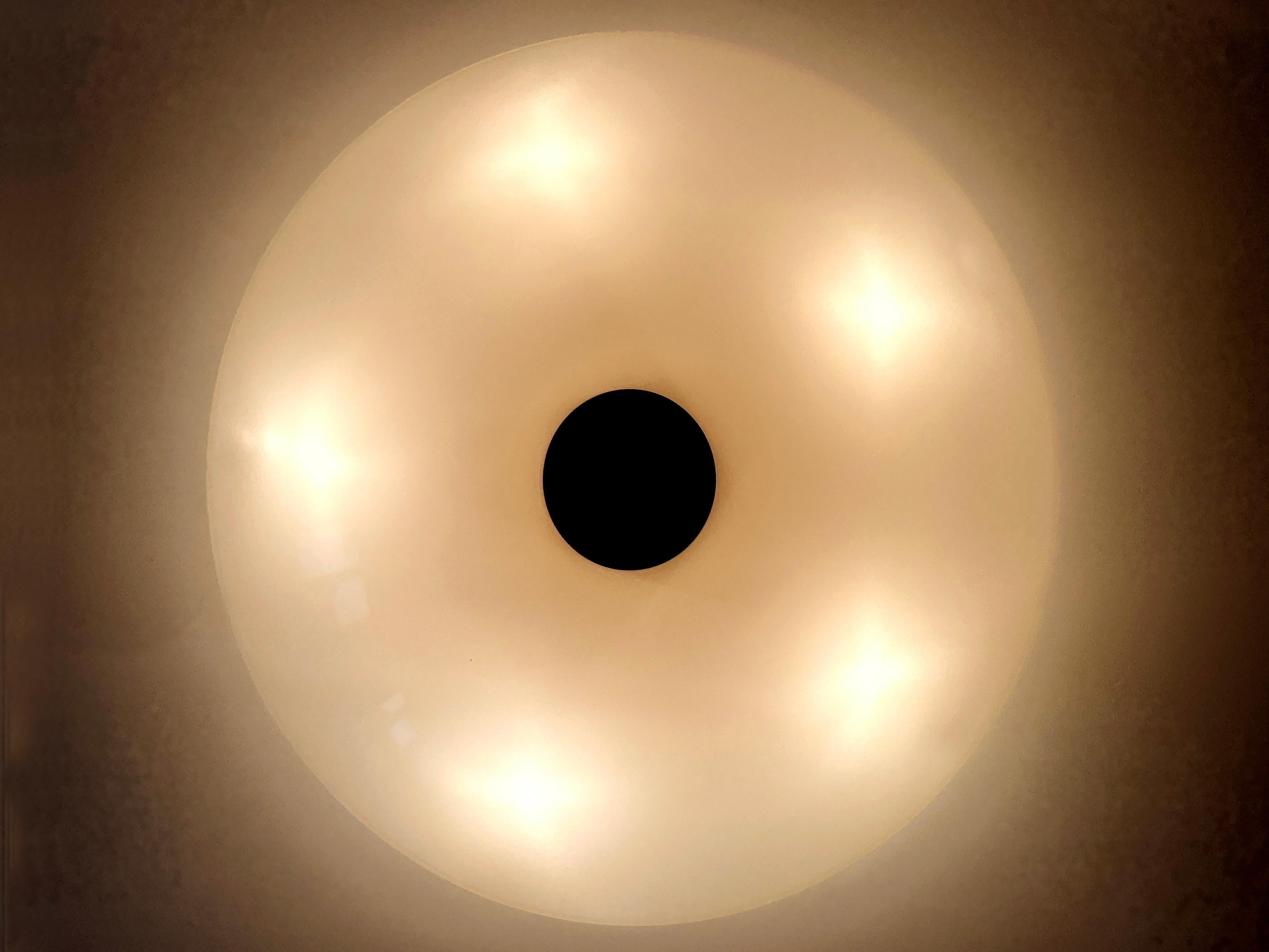 Lampada da incasso o scendiletto modernista in ottone e vetro di Florian Schulz Germania, anni '70 in vendita 5