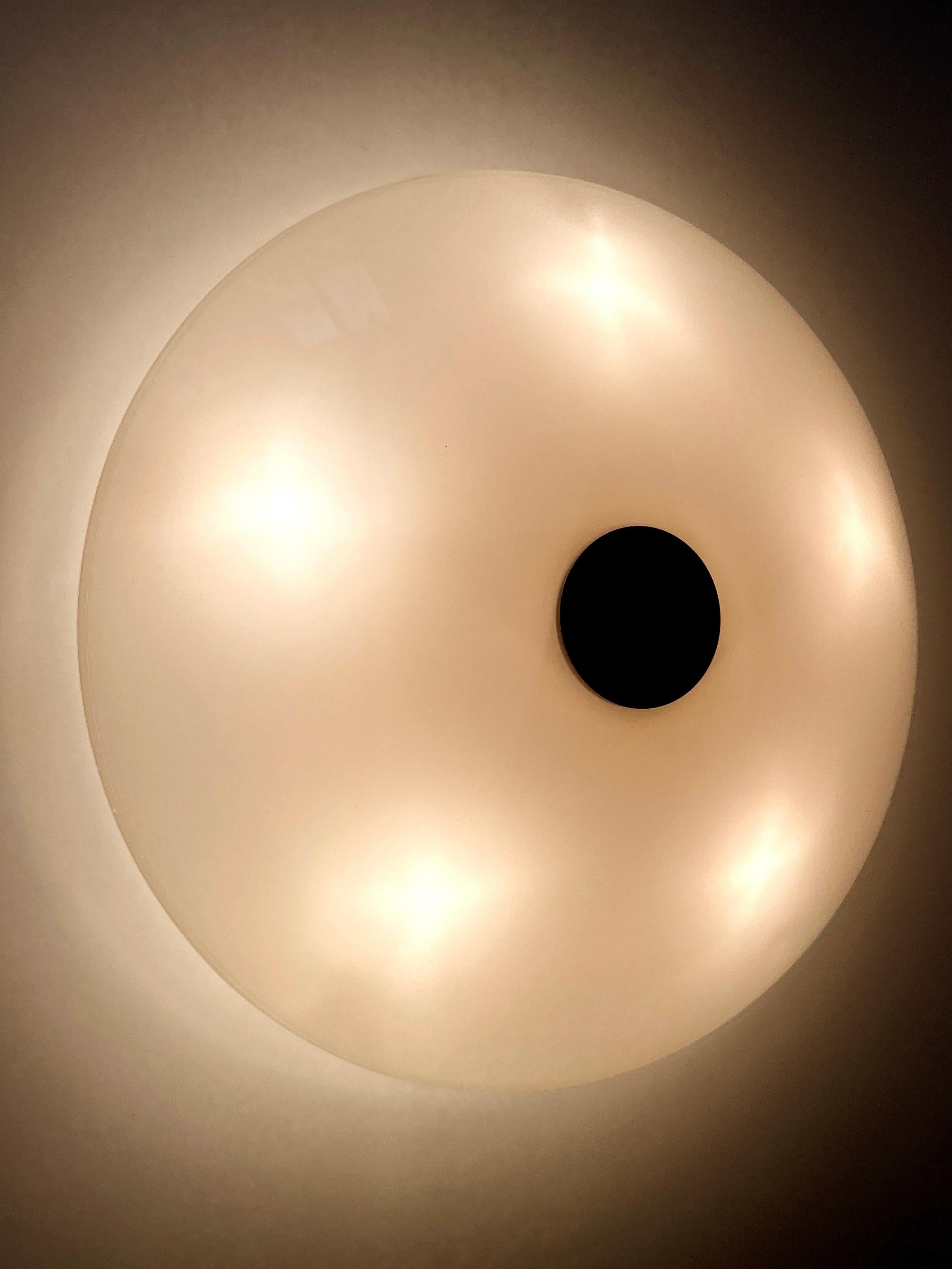 Lampada da incasso o scendiletto modernista in ottone e vetro di Florian Schulz Germania, anni '70 in vendita 7
