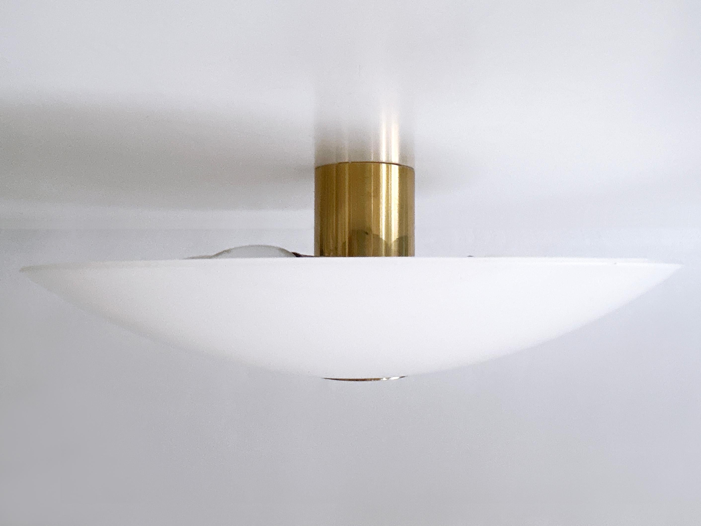 Mid-Century moderno Lampada da incasso o scendiletto modernista in ottone e vetro di Florian Schulz Germania, anni '70 in vendita
