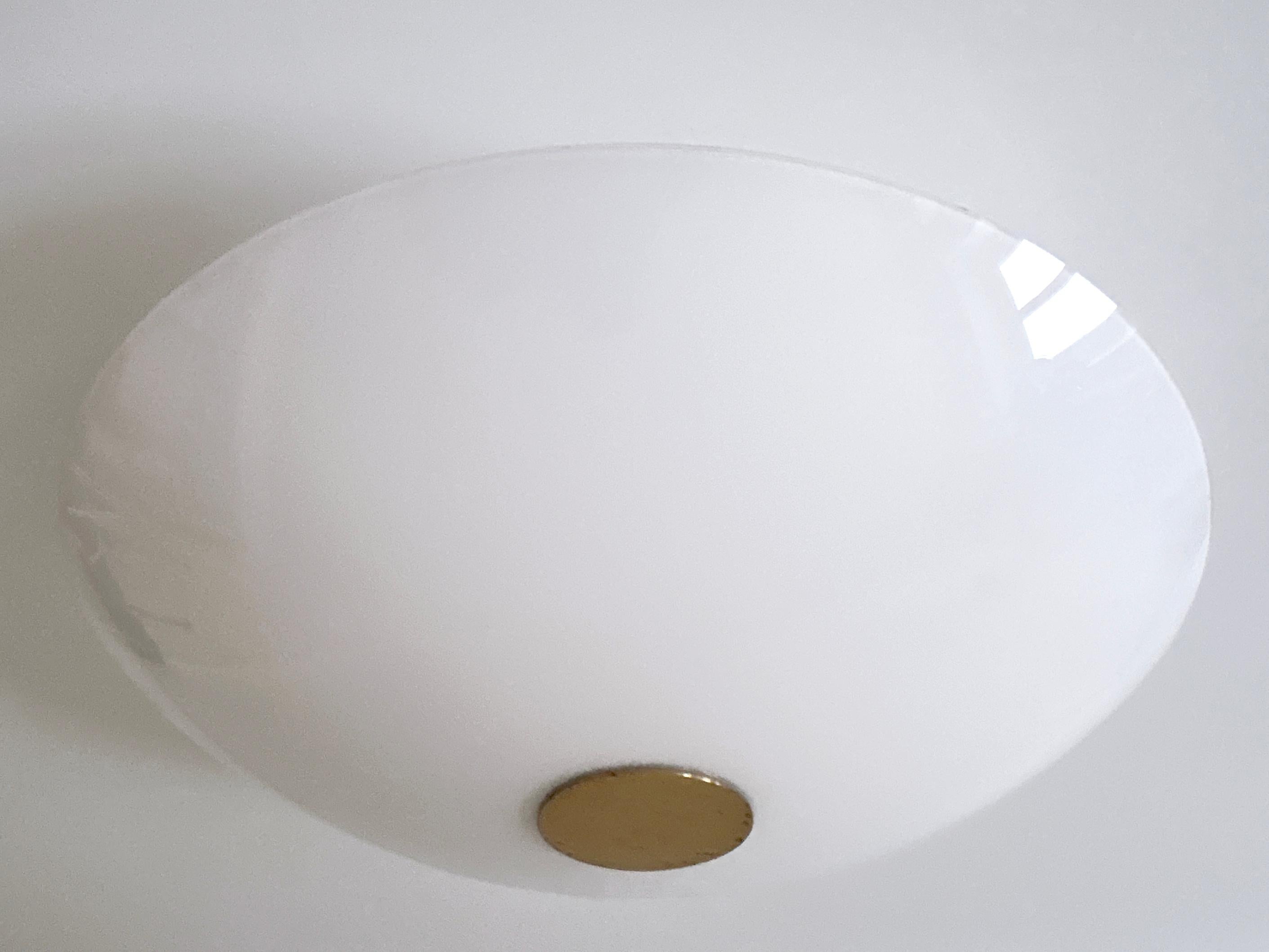 Ottone Lampada da incasso o scendiletto modernista in ottone e vetro di Florian Schulz Germania, anni '70 in vendita