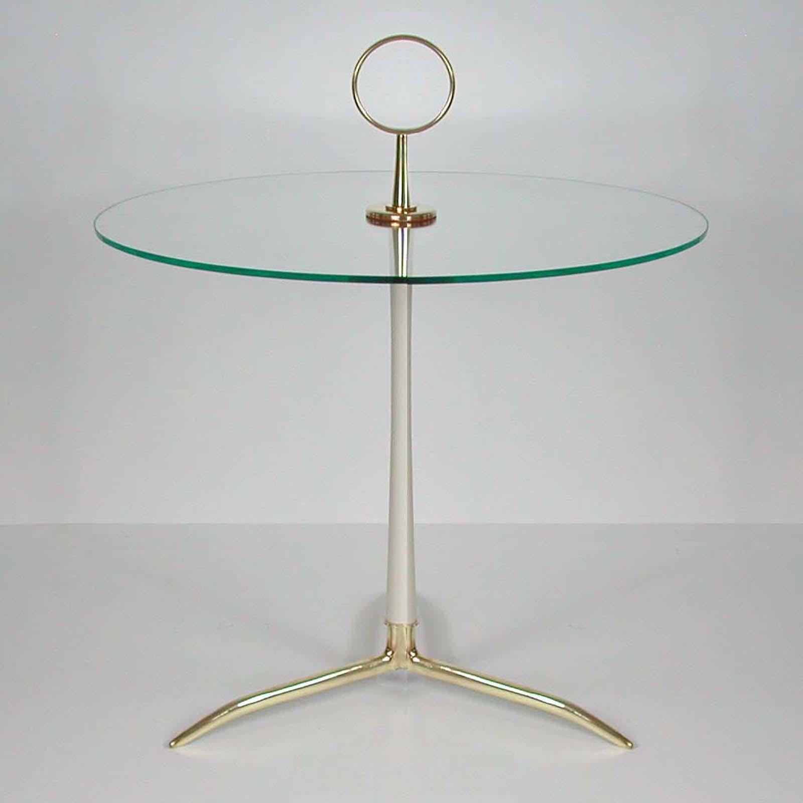 Modernistischer Beistelltisch aus Messing und Glas, Vereinigte Werkstätten München, Deutschland 1950er Jahre im Angebot 9