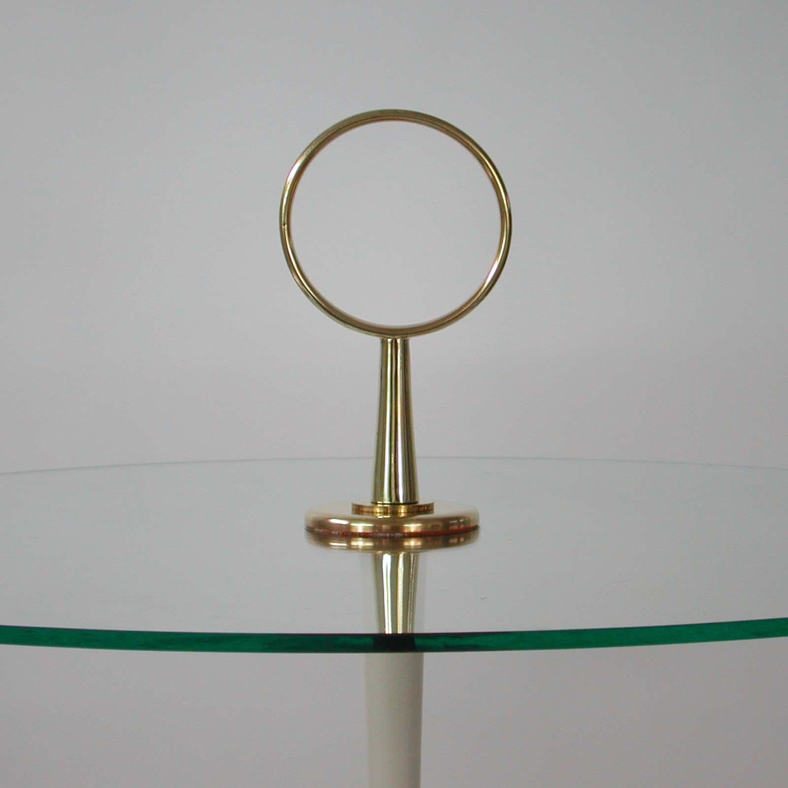 Modernistischer Beistelltisch aus Messing und Glas, Vereinigte Werkstätten München, Deutschland 1950er Jahre (Mitte des 20. Jahrhunderts) im Angebot