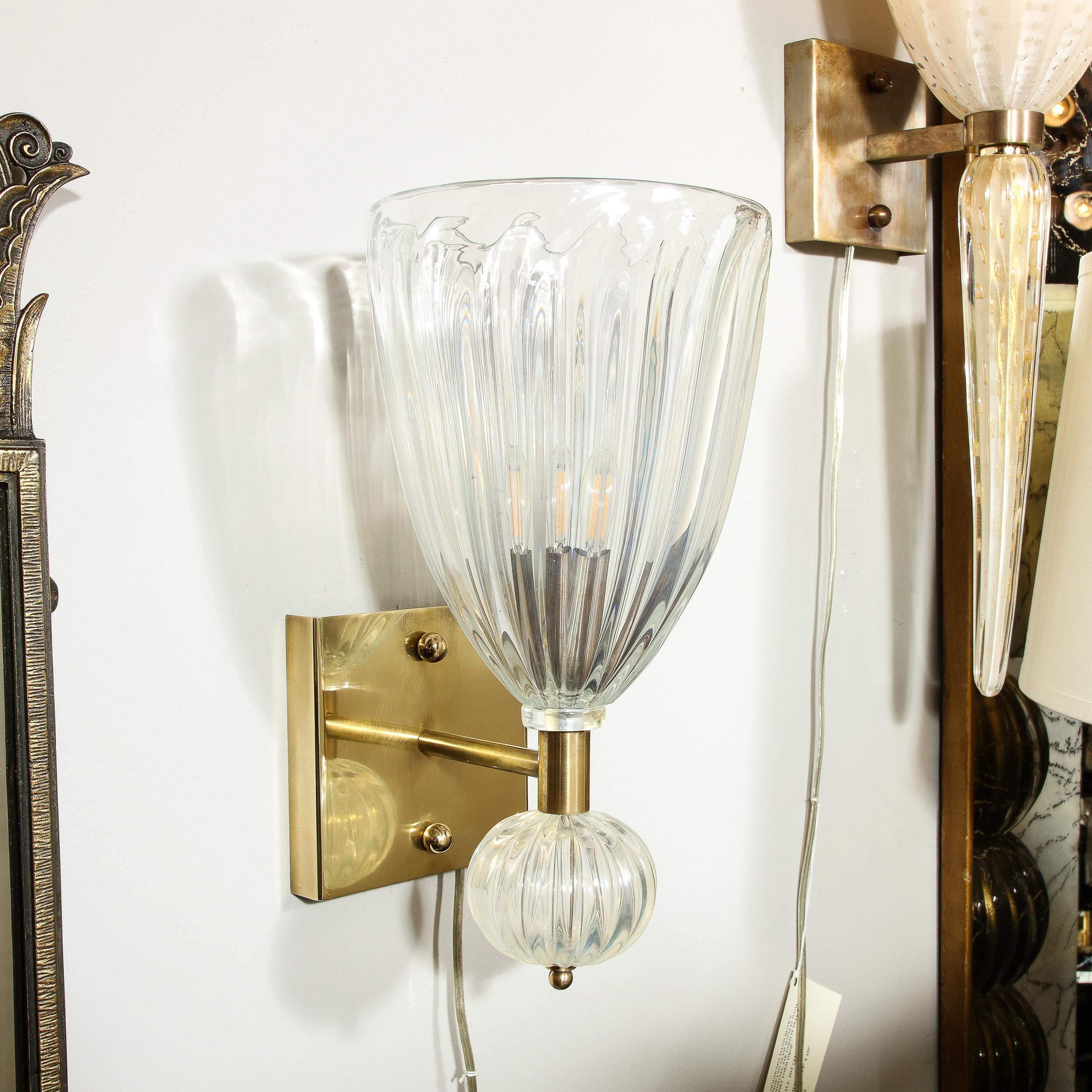 Appliques modernistes en laiton et verre de Murano irisé soufflé à la main avec goutte d'orbital en vente 6