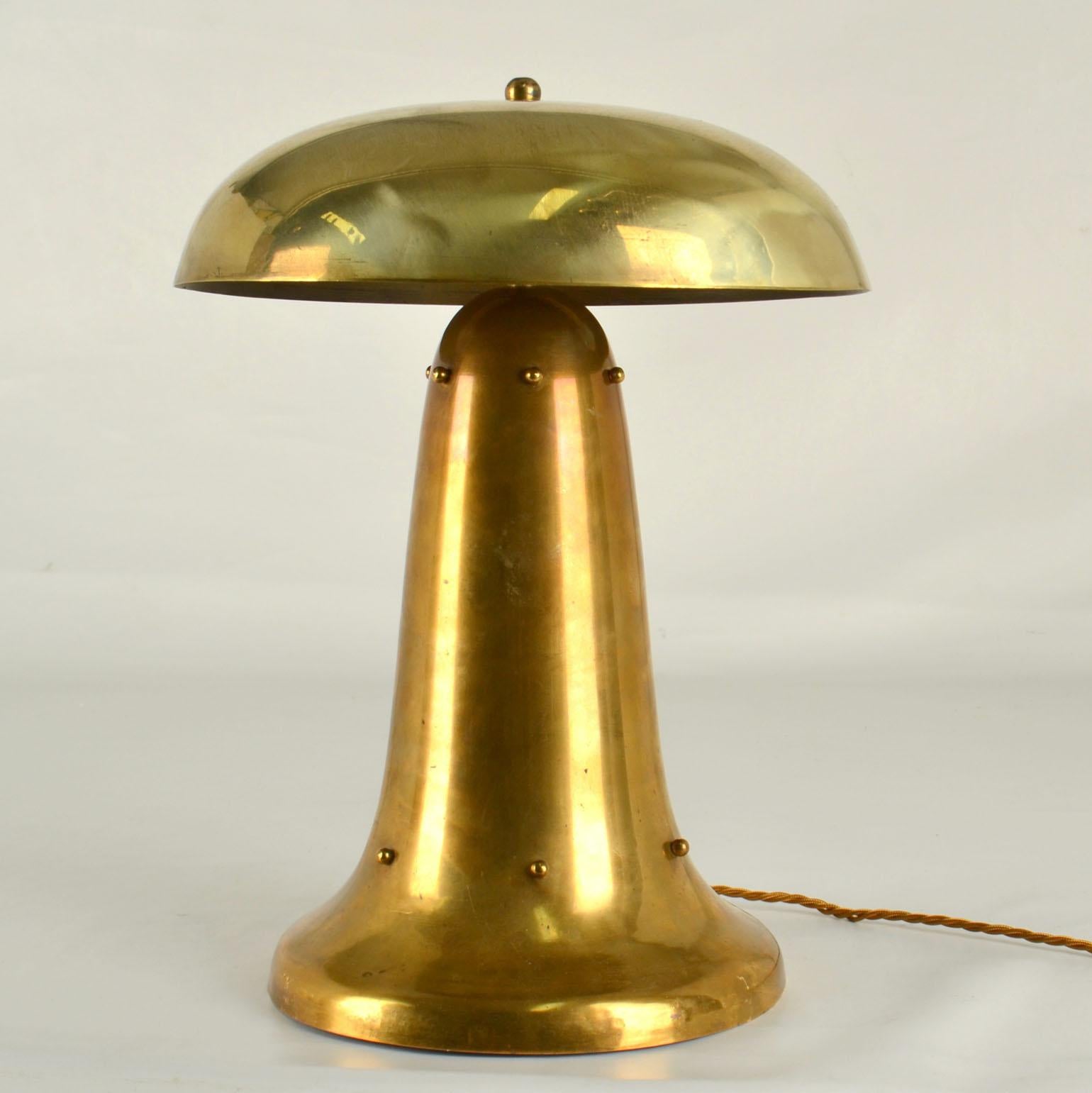 Modernistische Pilzform-Tischlampe aus Messing, Niederländisch, 1920er Jahre im Zustand „Gut“ im Angebot in London, GB