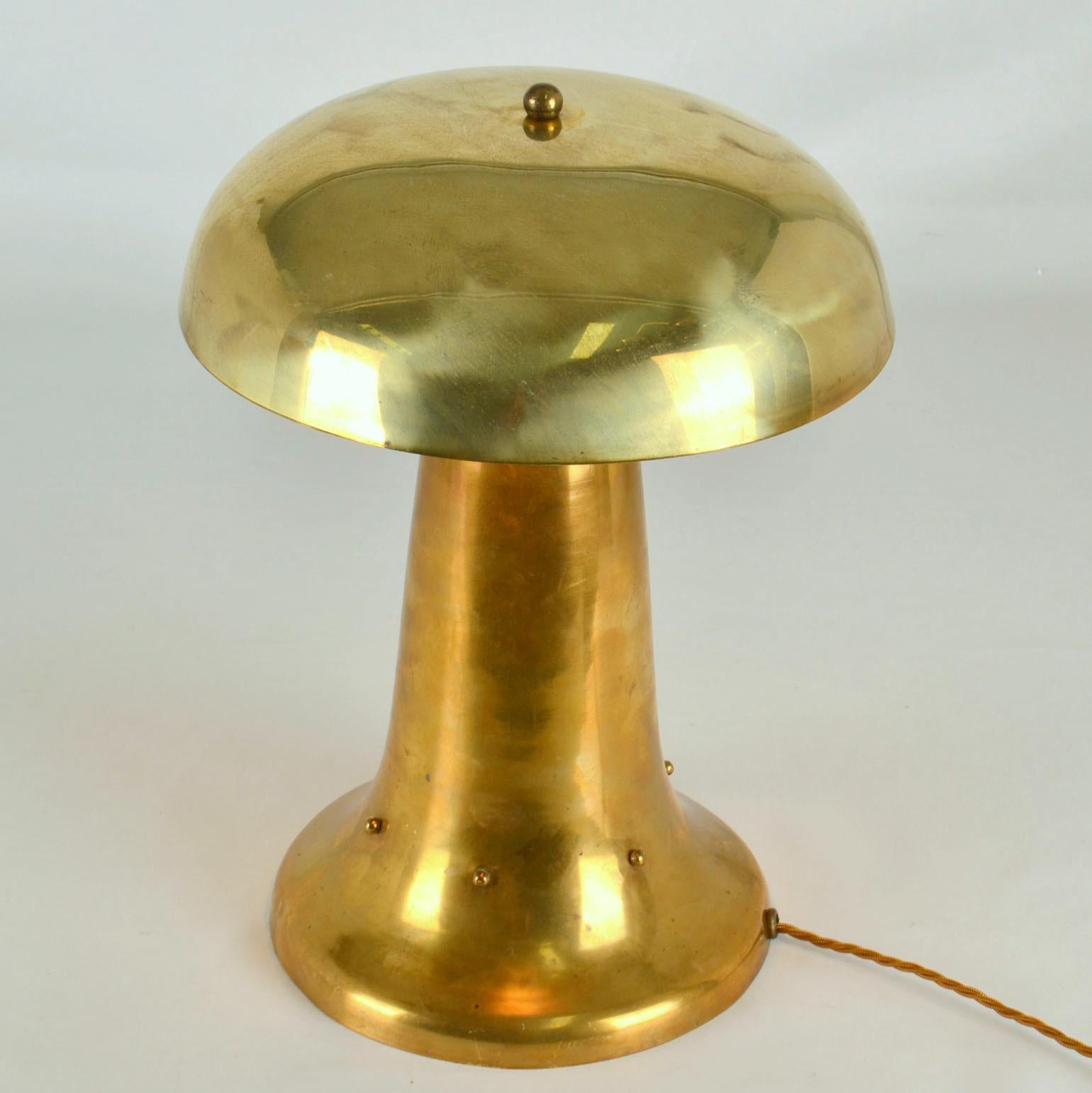 Modernistische Pilzform-Tischlampe aus Messing, Niederländisch, 1920er Jahre (Frühes 20. Jahrhundert) im Angebot