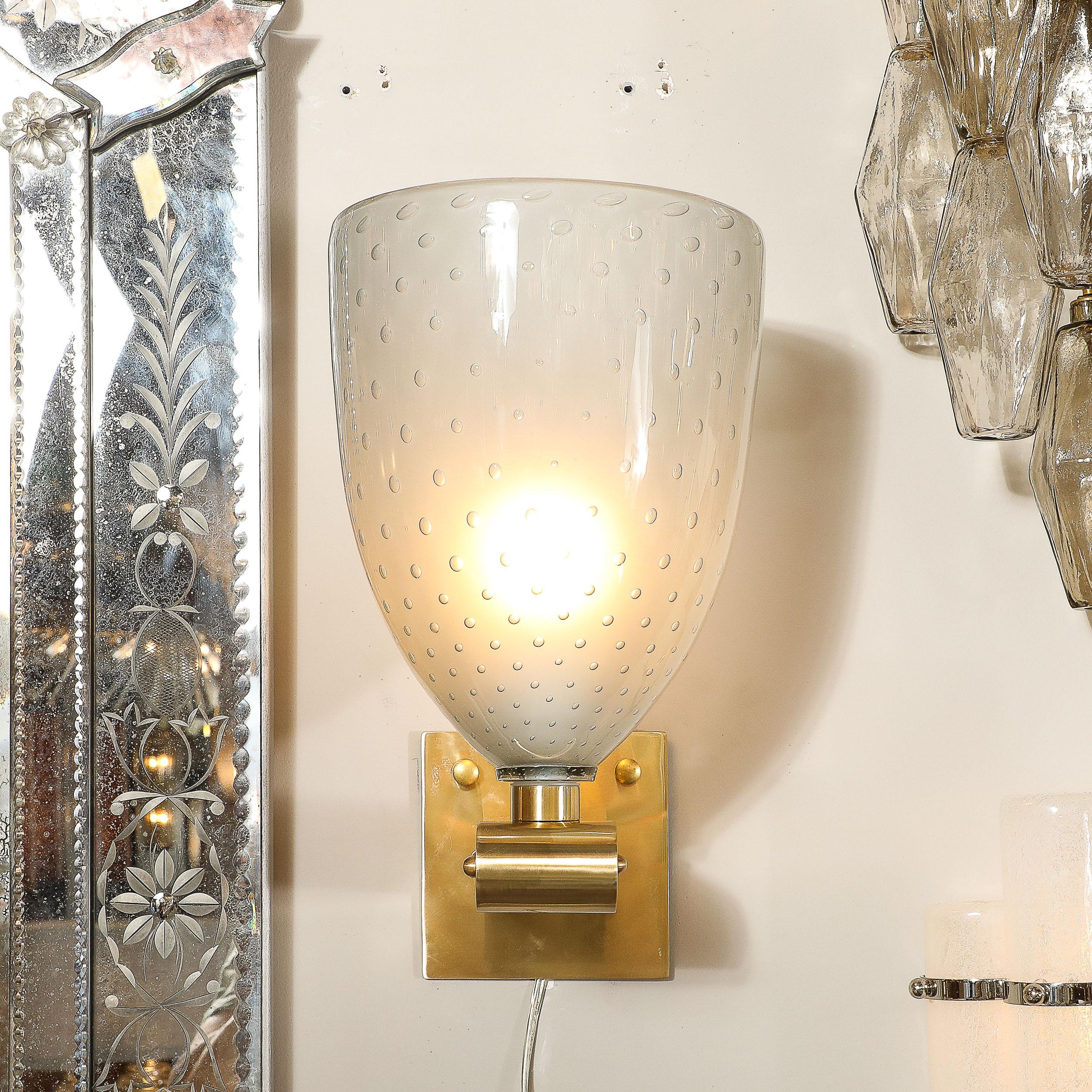 XXIe siècle et contemporain Appliques modernistes en laiton avec murines en verre de Murano soufflé à la main en vente