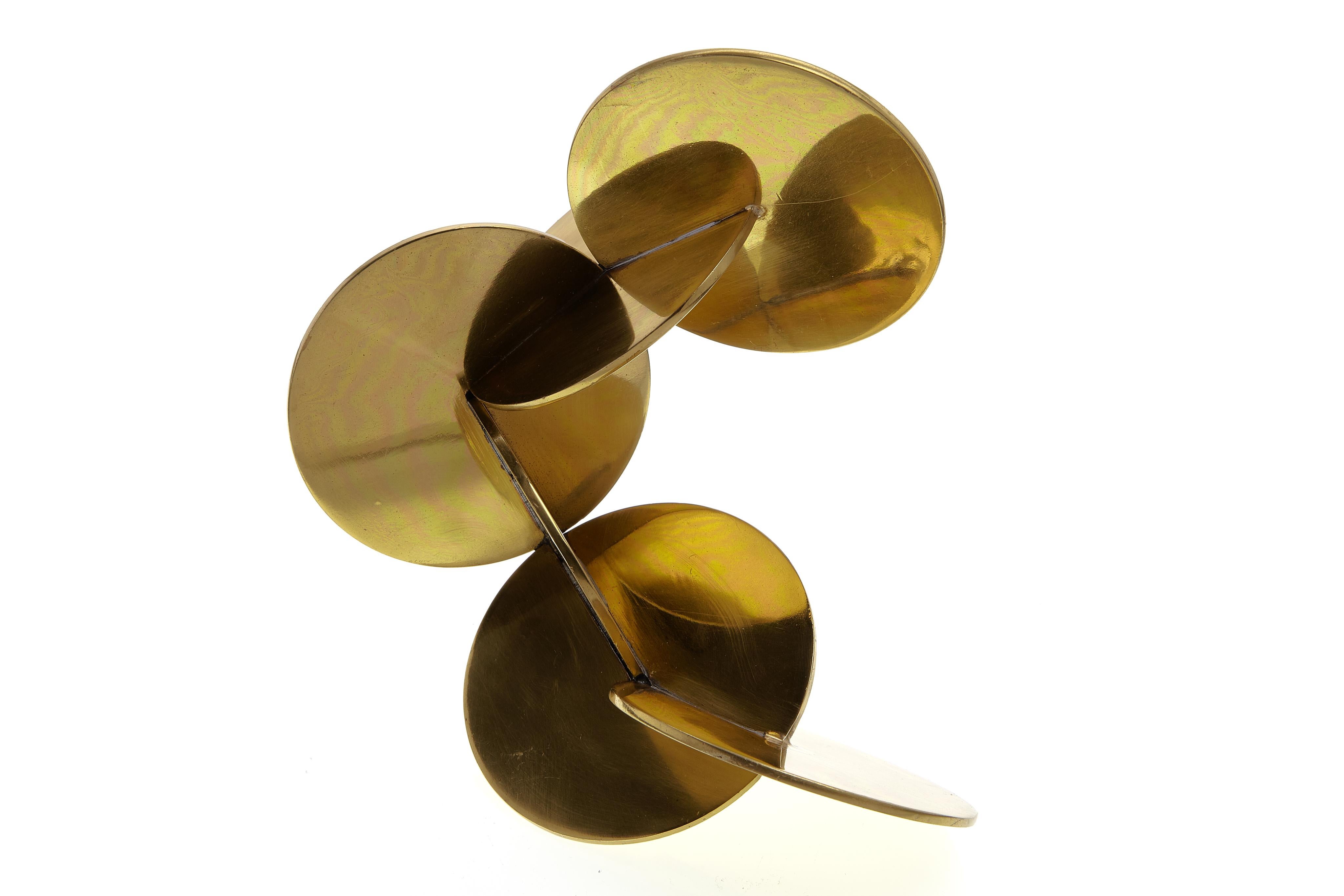 Modernist Brass Sculpture with Interlocking Discs In Good Condition In New York, NY