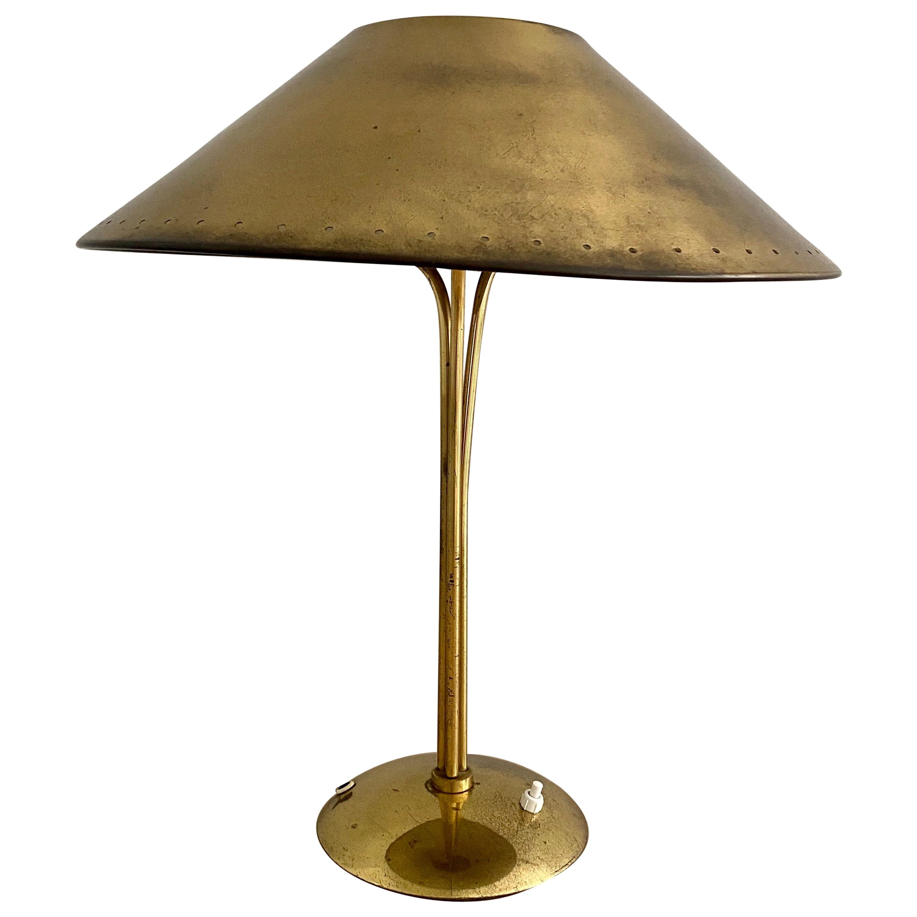 Lampe de table moderniste en laiton