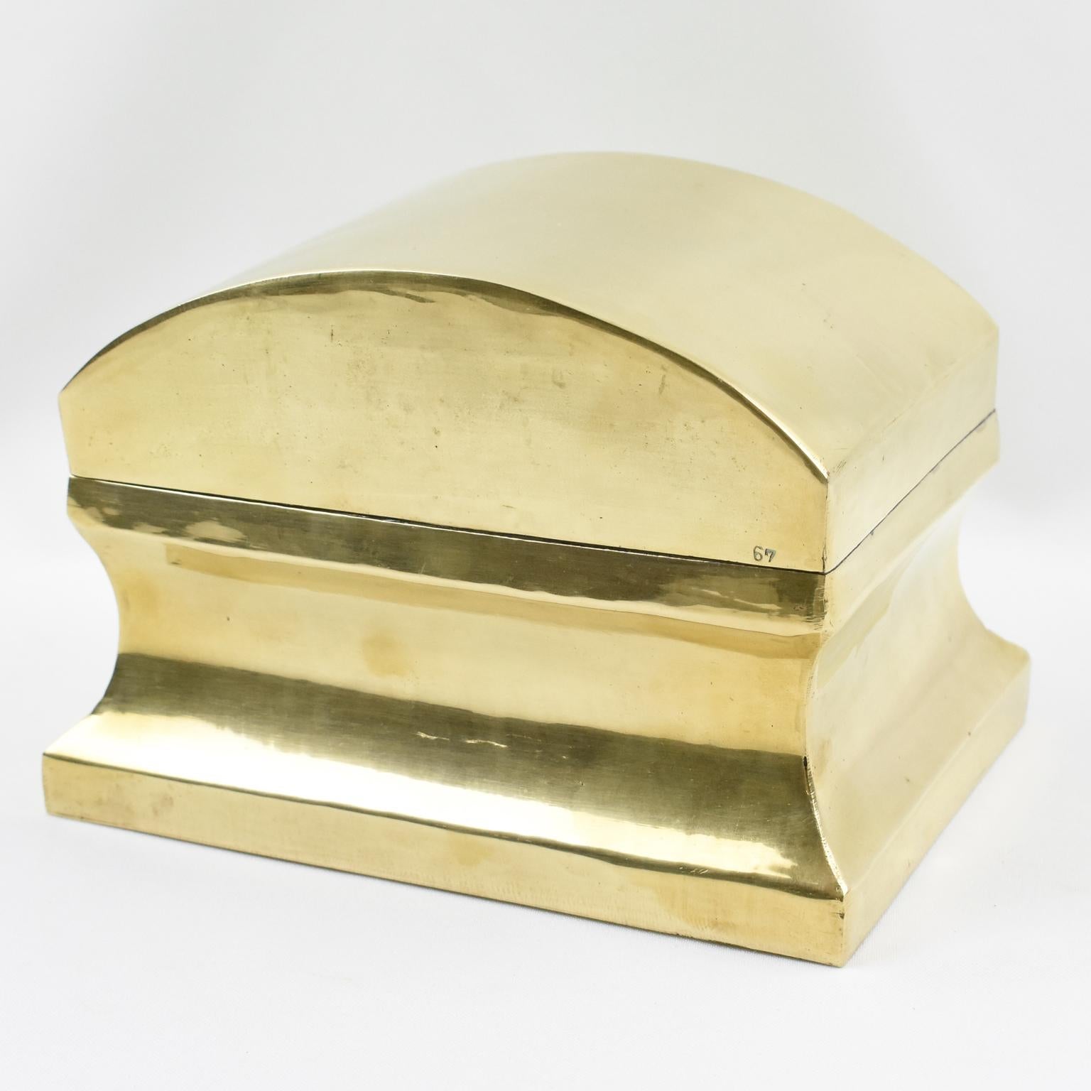 Lucidato Urna, scatola o contenitore da tè modernista in ottone, circa 1960 in vendita