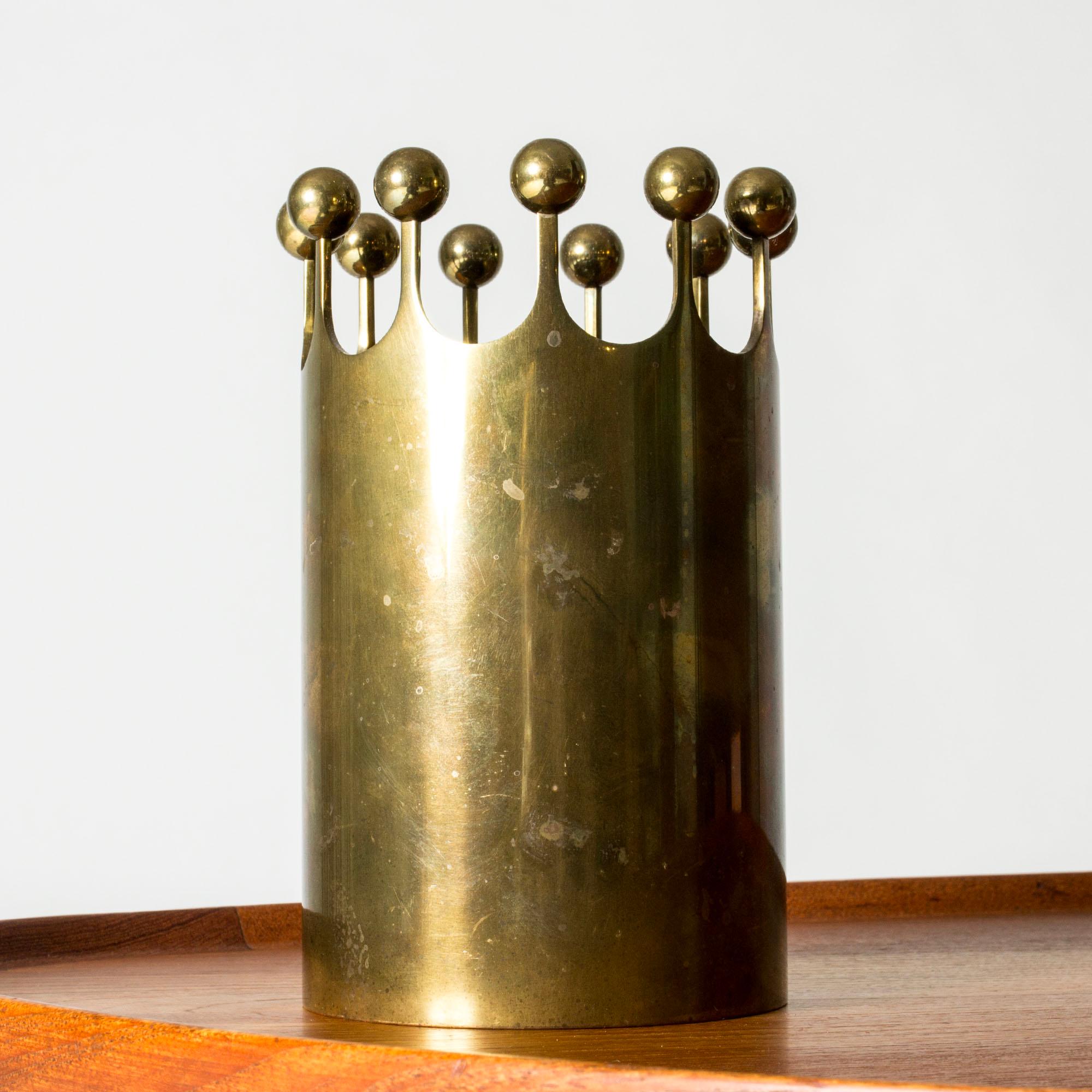 Svedese Vaso modernista in ottone di Pierre Forssell per Skultuna, Svezia in vendita