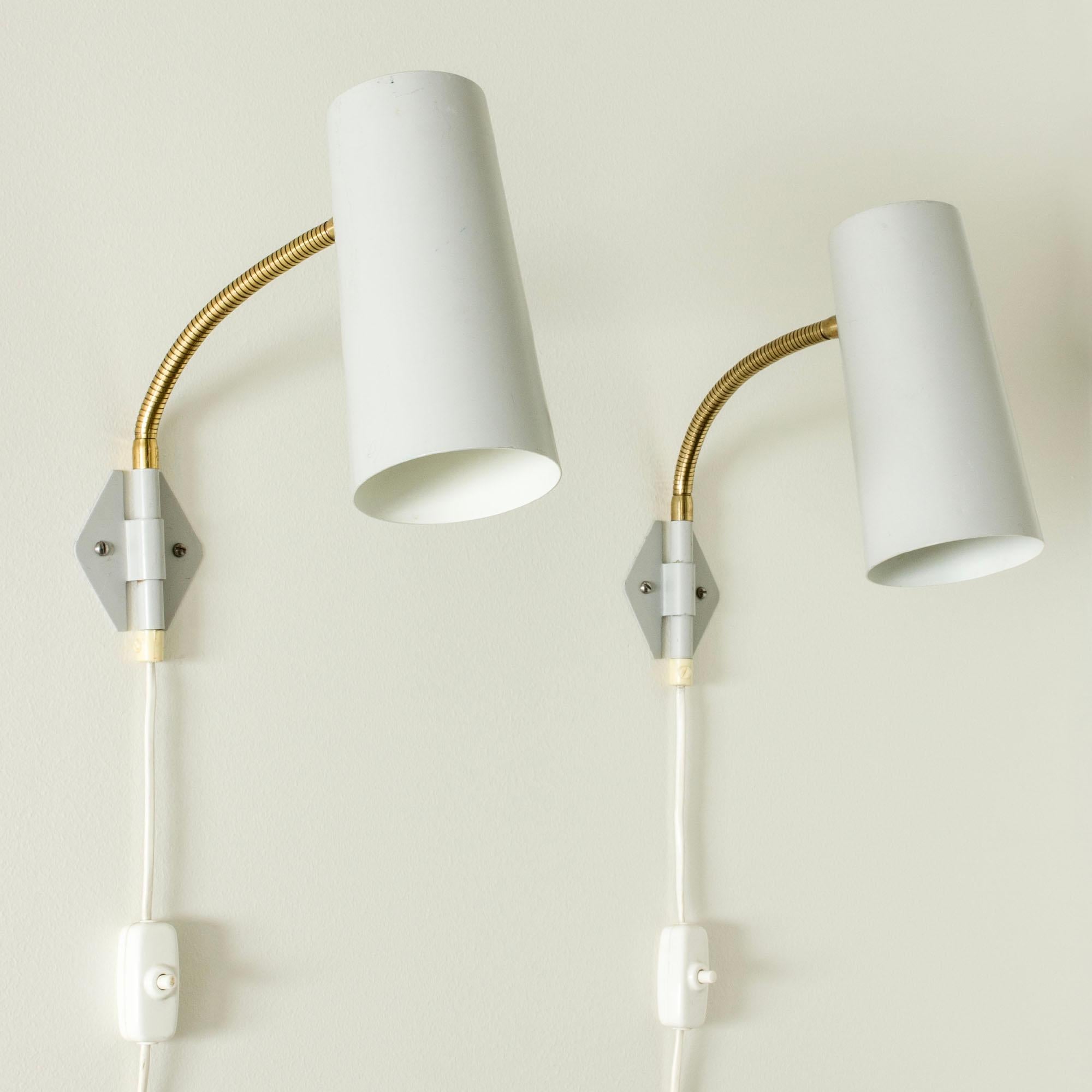 Suédois Appliques modernistes en laiton de Böhlmarks, Suède, années 1950 en vente