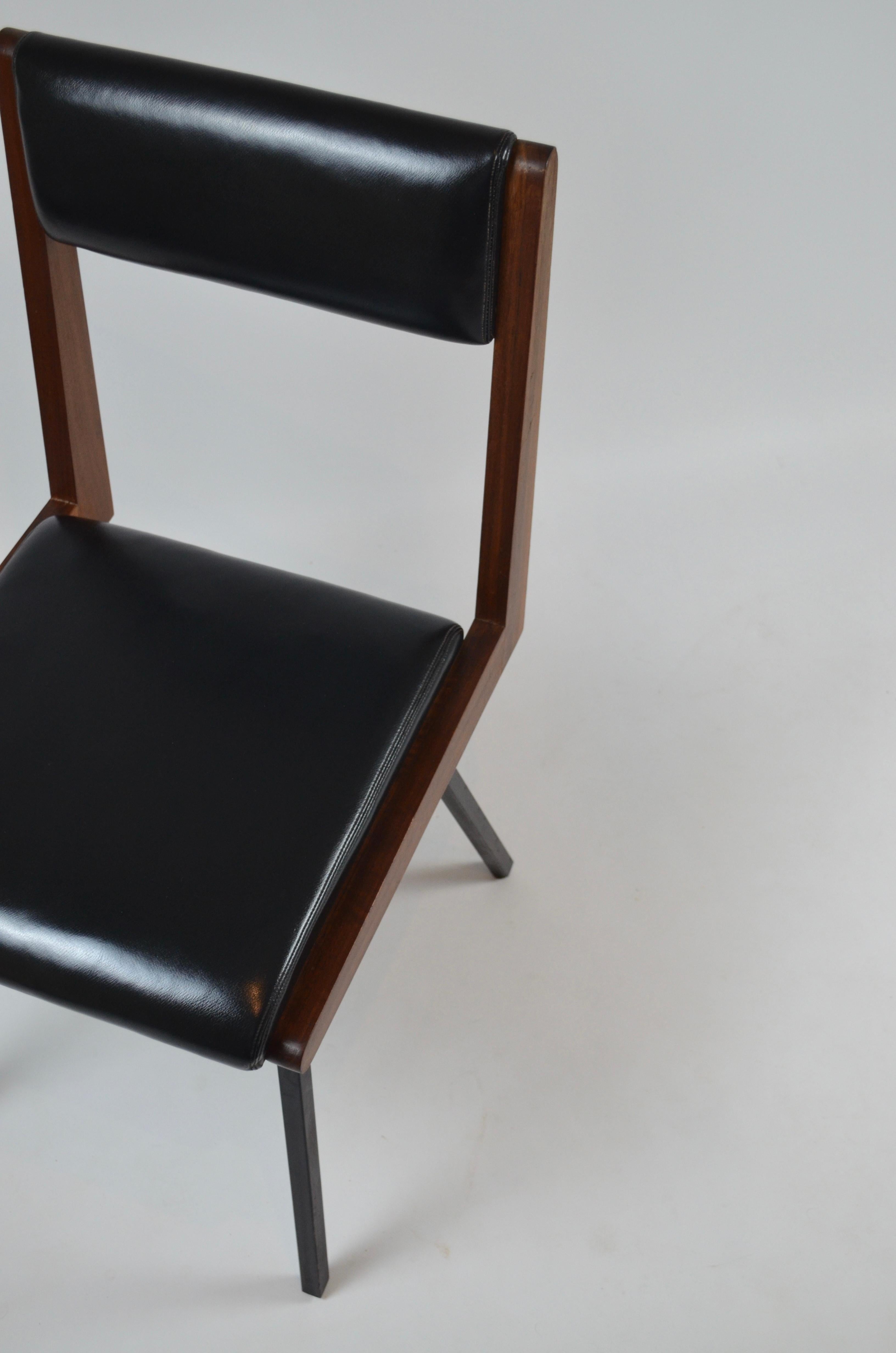 Modernistischer brasilianischer Stuhl im Angebot 5