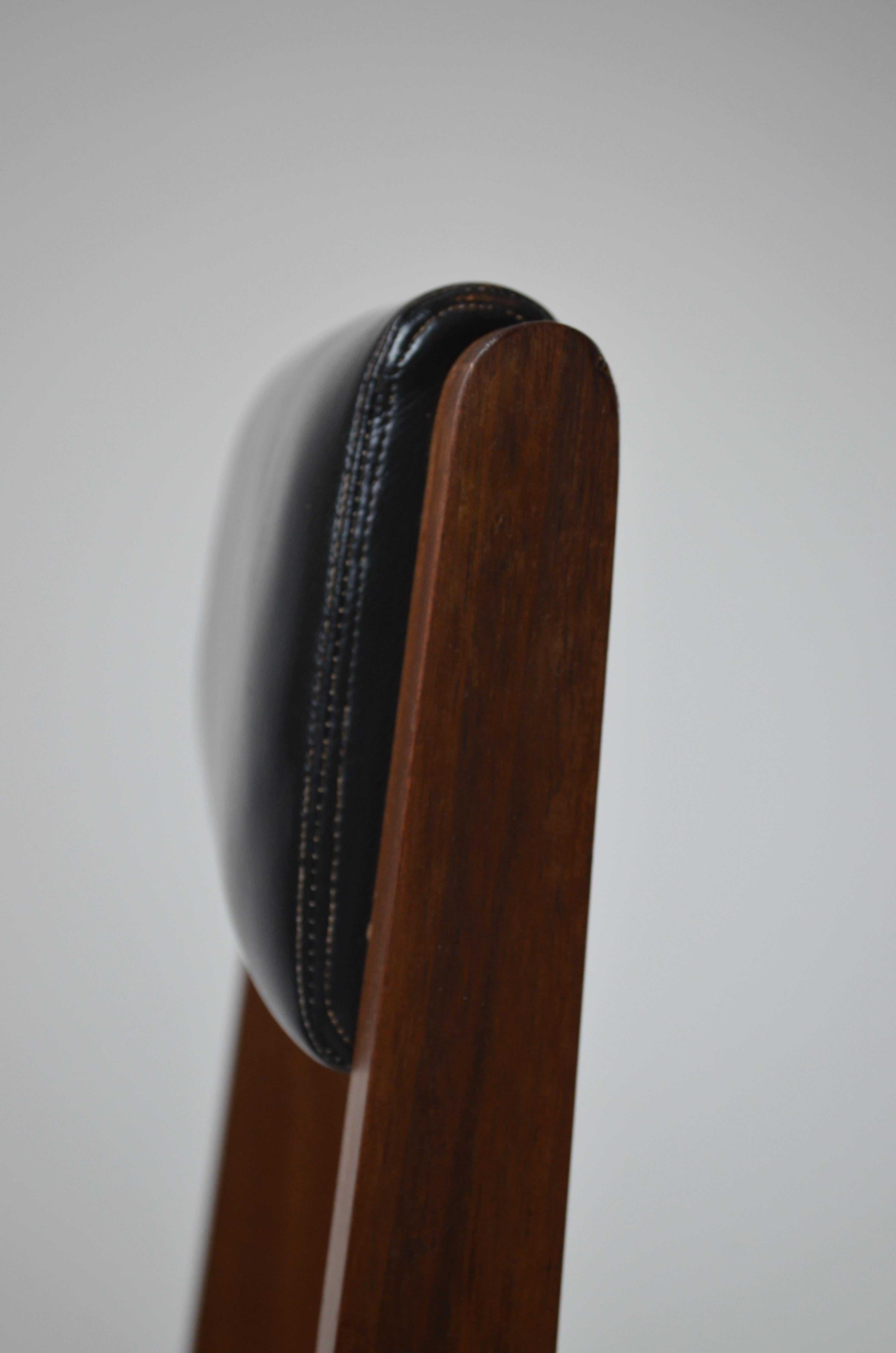 Modernistischer brasilianischer Stuhl im Angebot 1