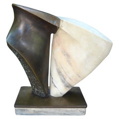 Scultura astratta modernista in bronzo e marmo