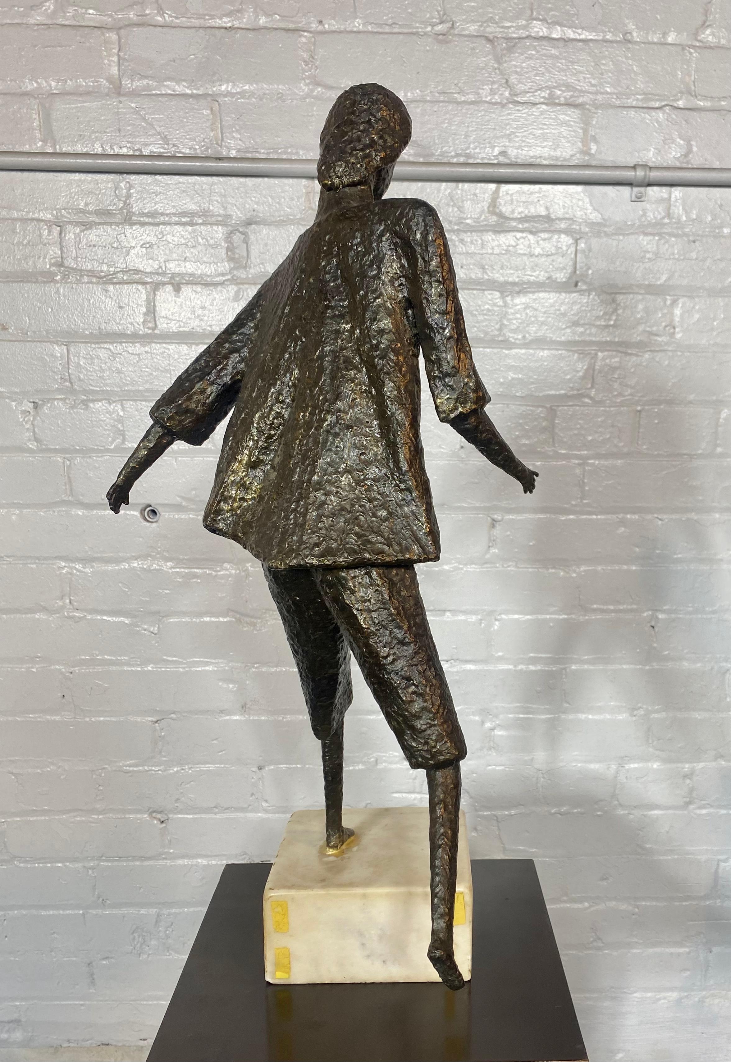 Fait main Sculpture moderniste en bronze et marbre à la manière de Lynn Chadwick en vente