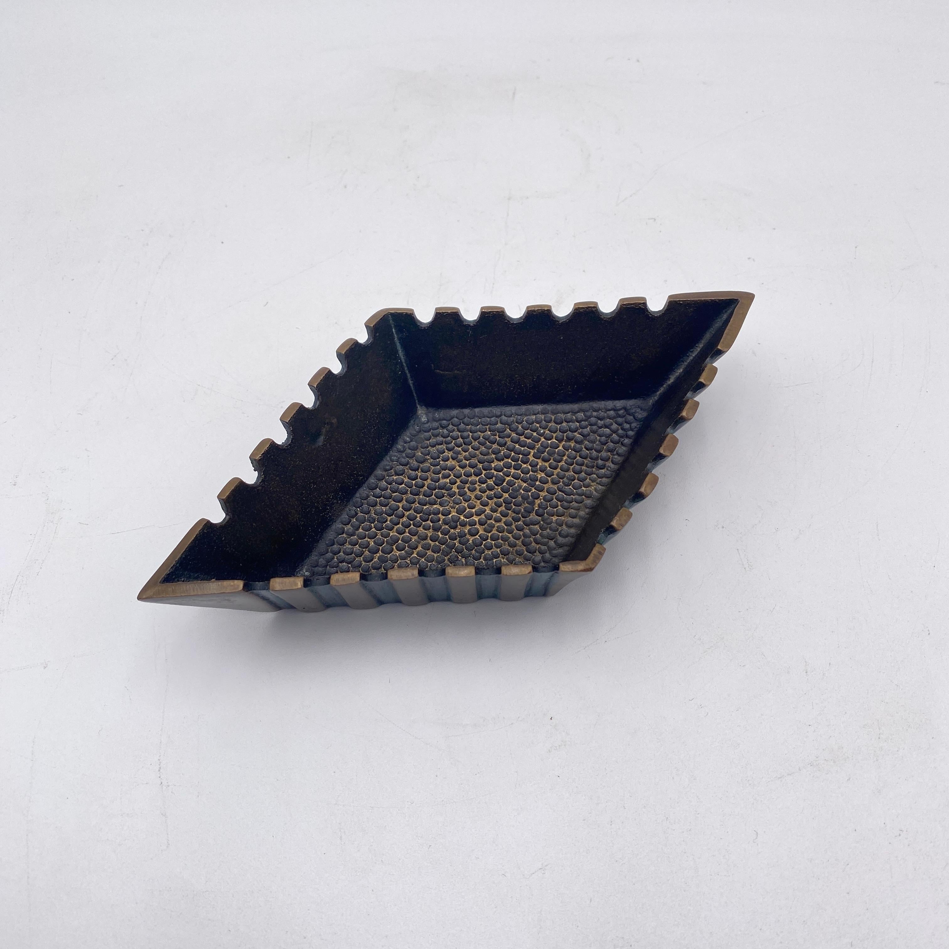 Cenicero de Bronce Modernista Plato Catchall Israel Moderno de mediados de siglo en venta
