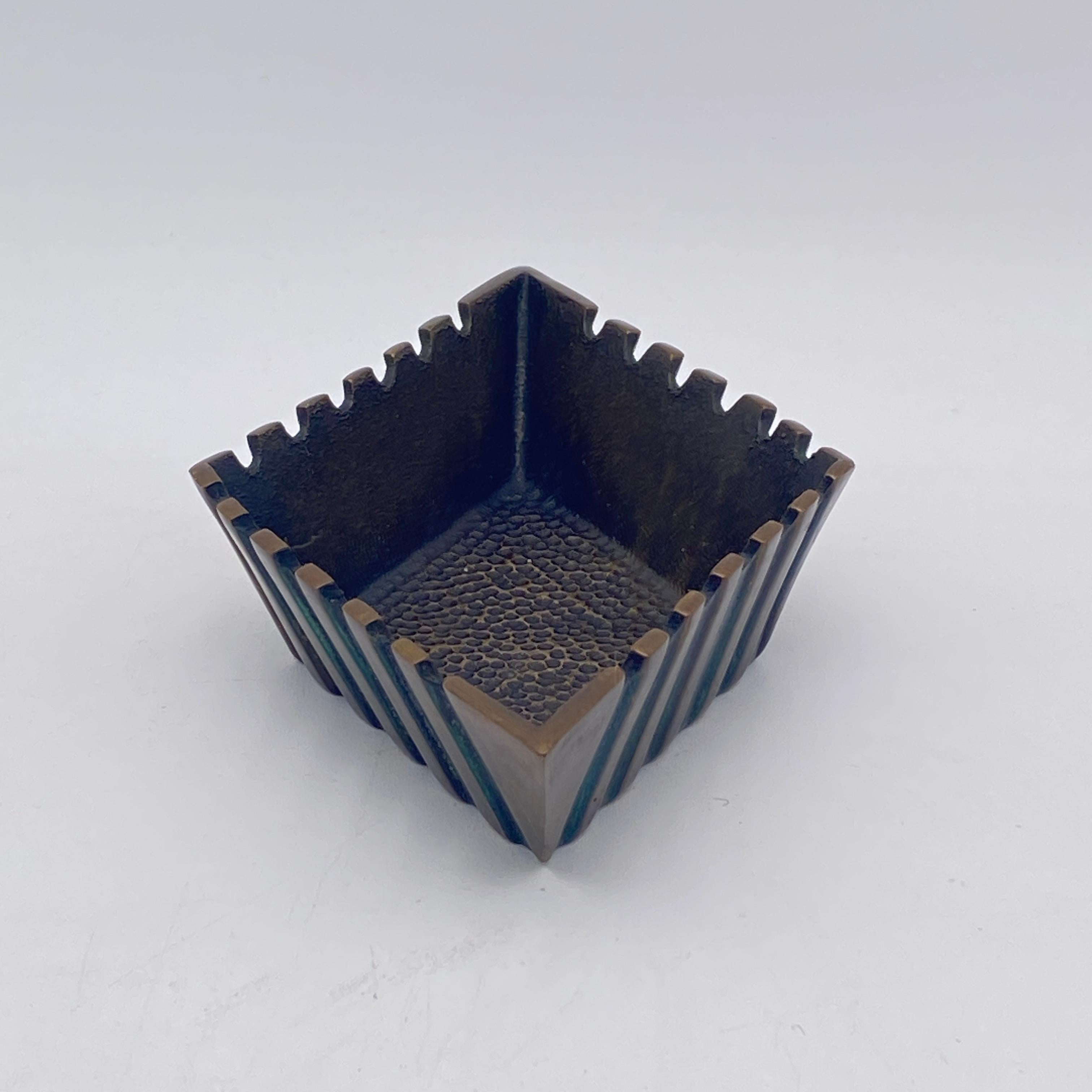 Cenicero de Bronce Modernista Plato Catchall Israel Vaciado en venta