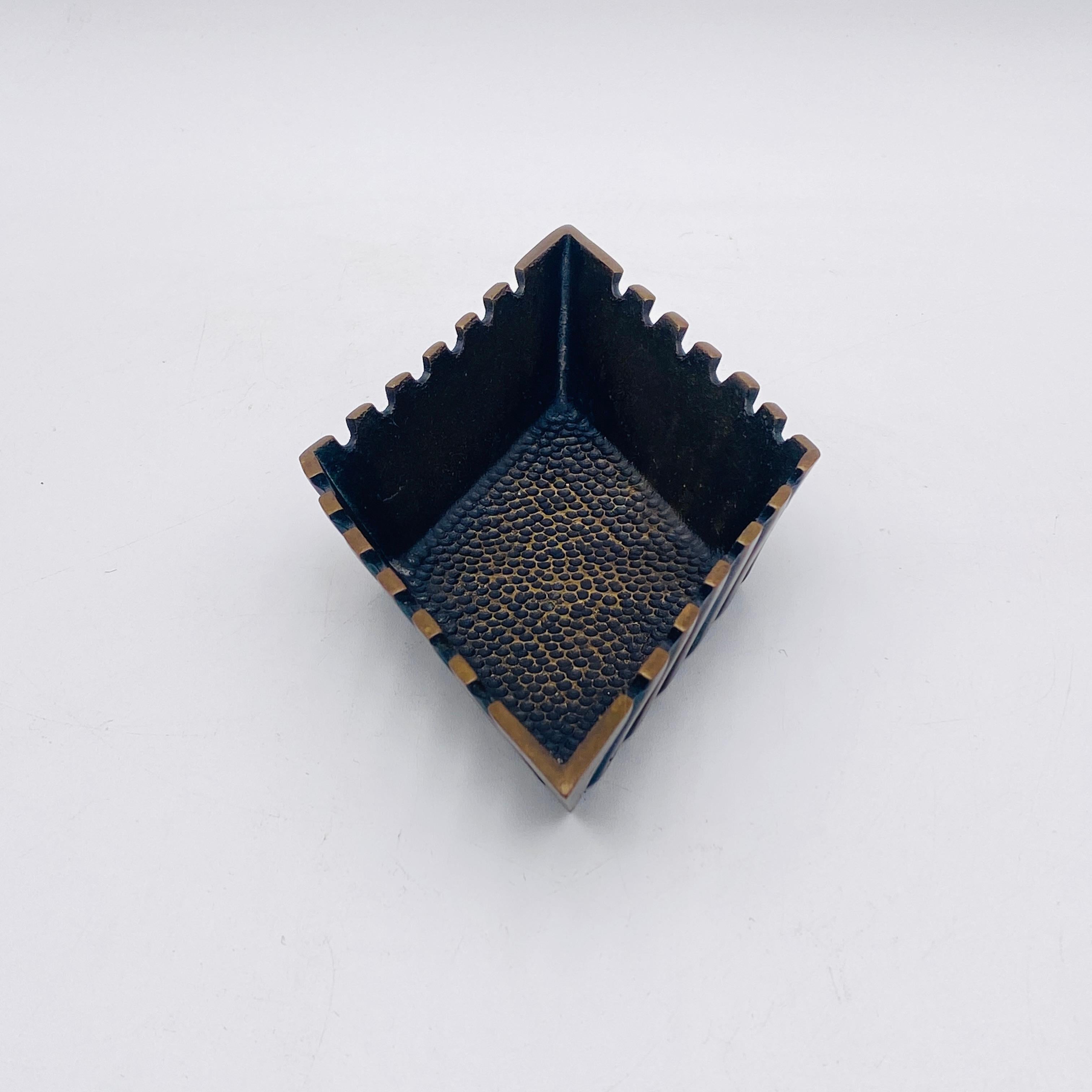 Cenicero de Bronce Modernista Plato Catchall Israel en venta 1