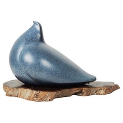 Modernistische Vogelskulptur aus Bronze auf Holzsockel aus der Moderne