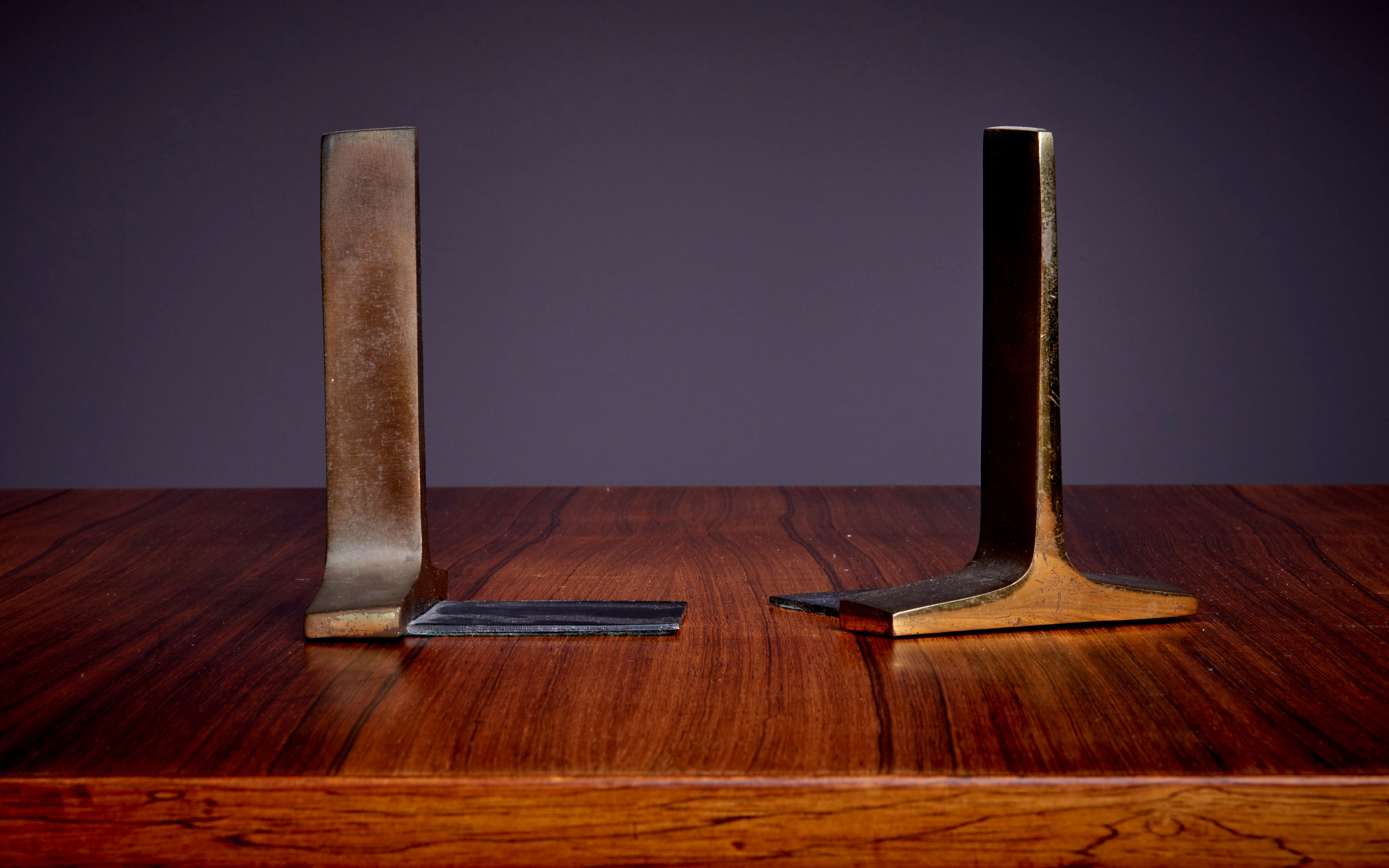 Modernist bronze bookends by Ben Seibel in good condition. Ben Seibel (1918-1985) was an American industrial designer who worked primarily in the mid-20th century. He was known for his versatile and prolific design output, which included a wide