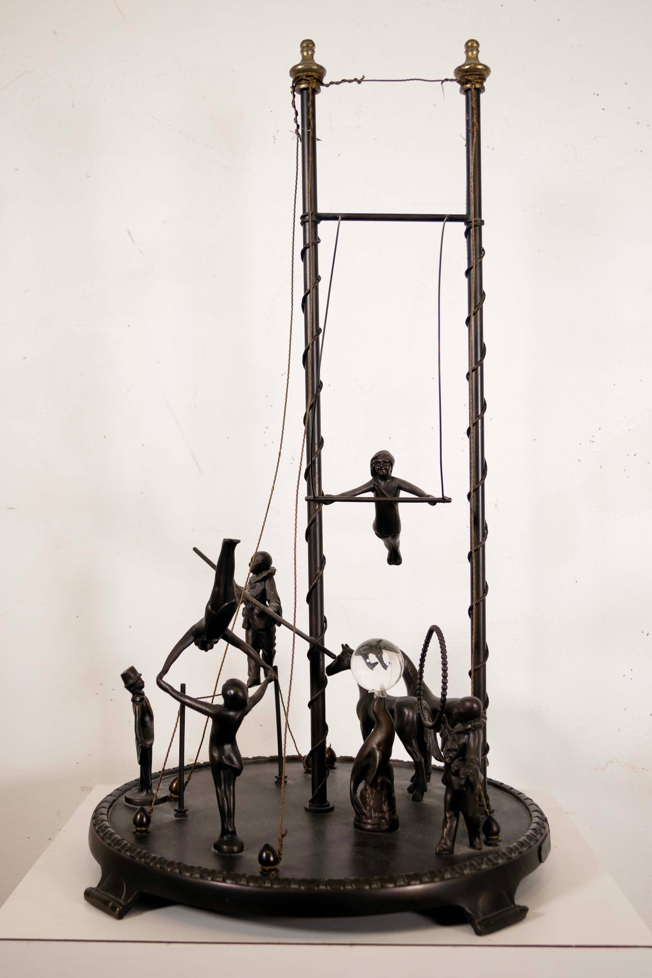 Français  Bague de cirque moderniste Le Grand Chapiteau Sculpture  en vente