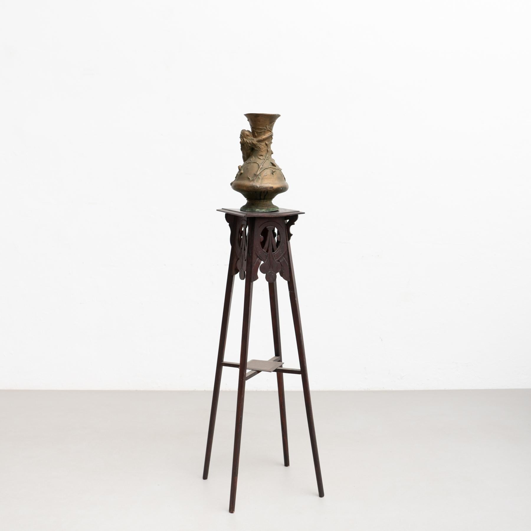 Vase moderniste en bronze de Noel R. dans un Stand en bois, circa 1920 en vente 3