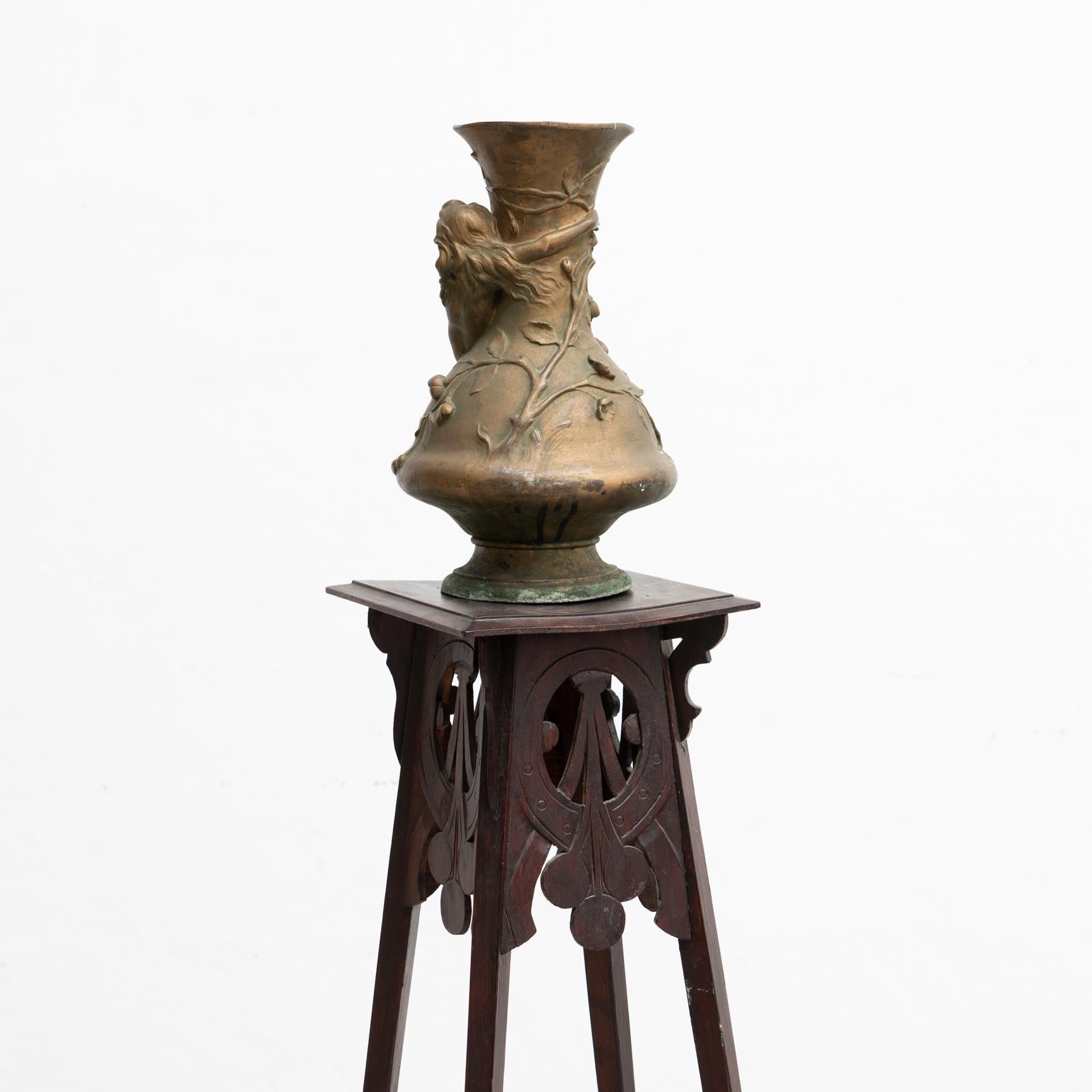 Vase moderniste en bronze de Noel R. dans un Stand en bois, circa 1920 en vente 4
