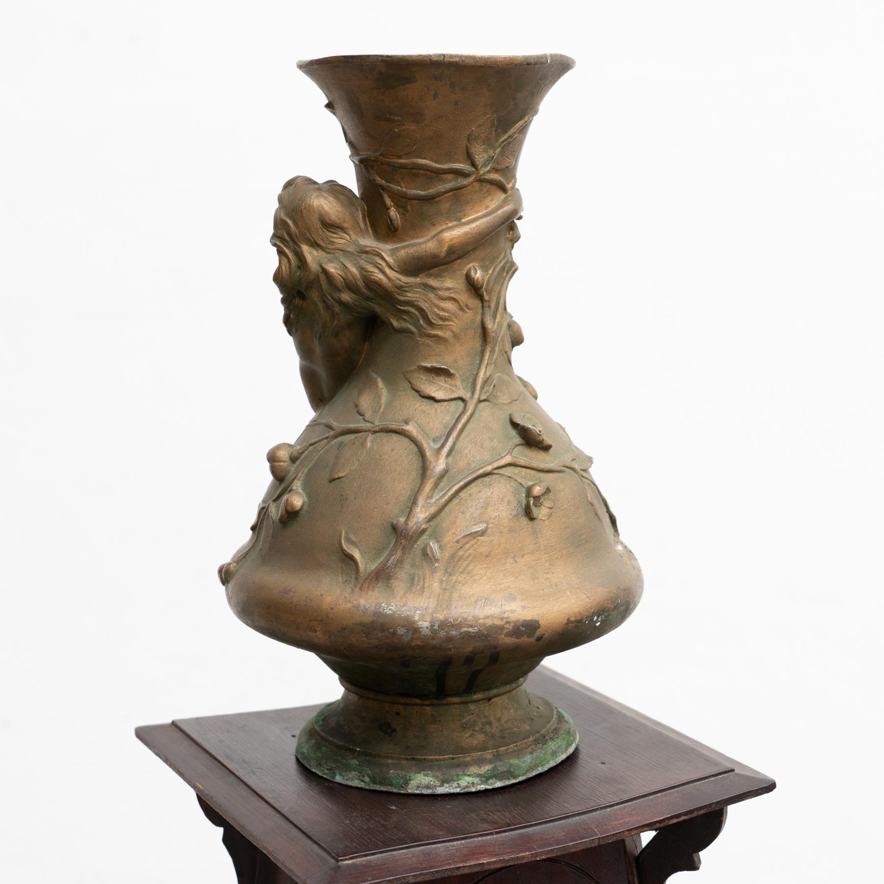 Vase moderniste en bronze de Noel R. dans un Stand en bois, circa 1920 en vente 7