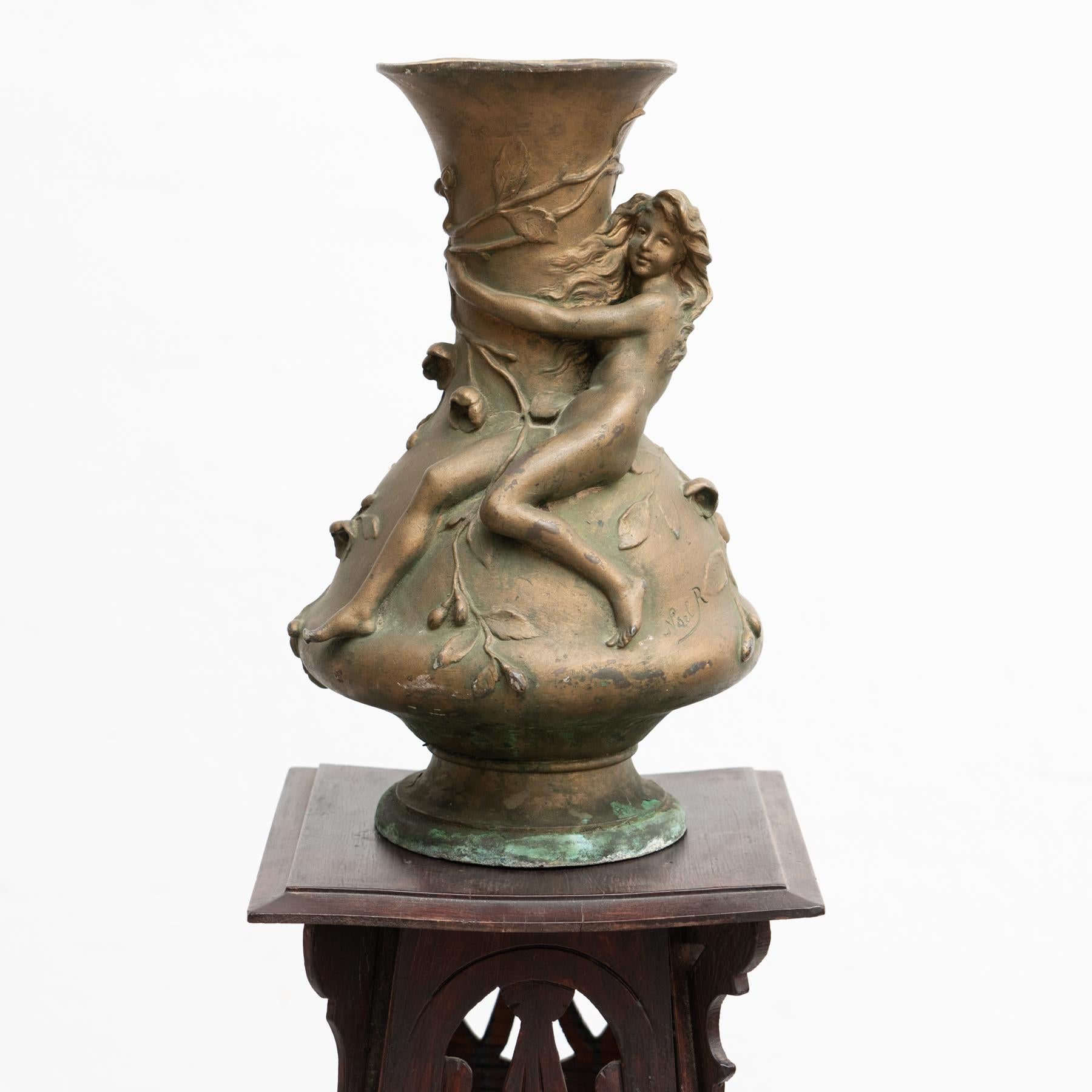 Vase moderniste en bronze de Noel R. dans un Stand en bois, circa 1920 en vente 8