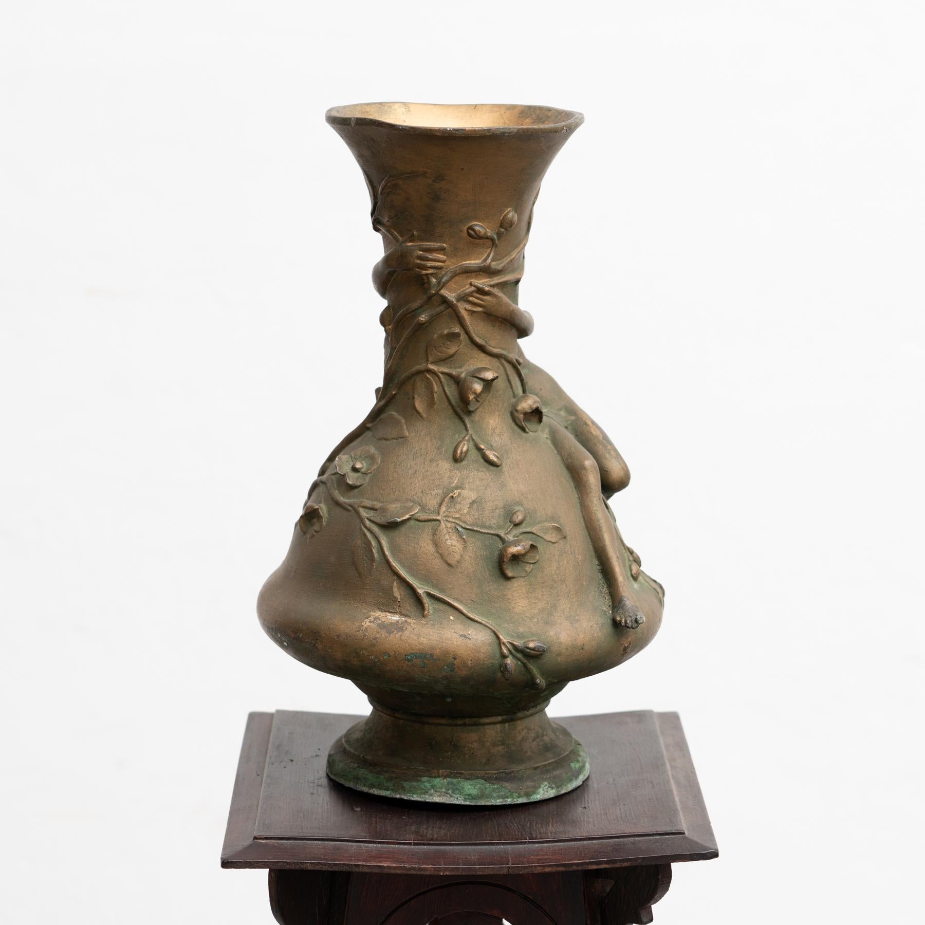 Vase moderniste en bronze de Noel R. dans un Stand en bois, circa 1920 en vente 11