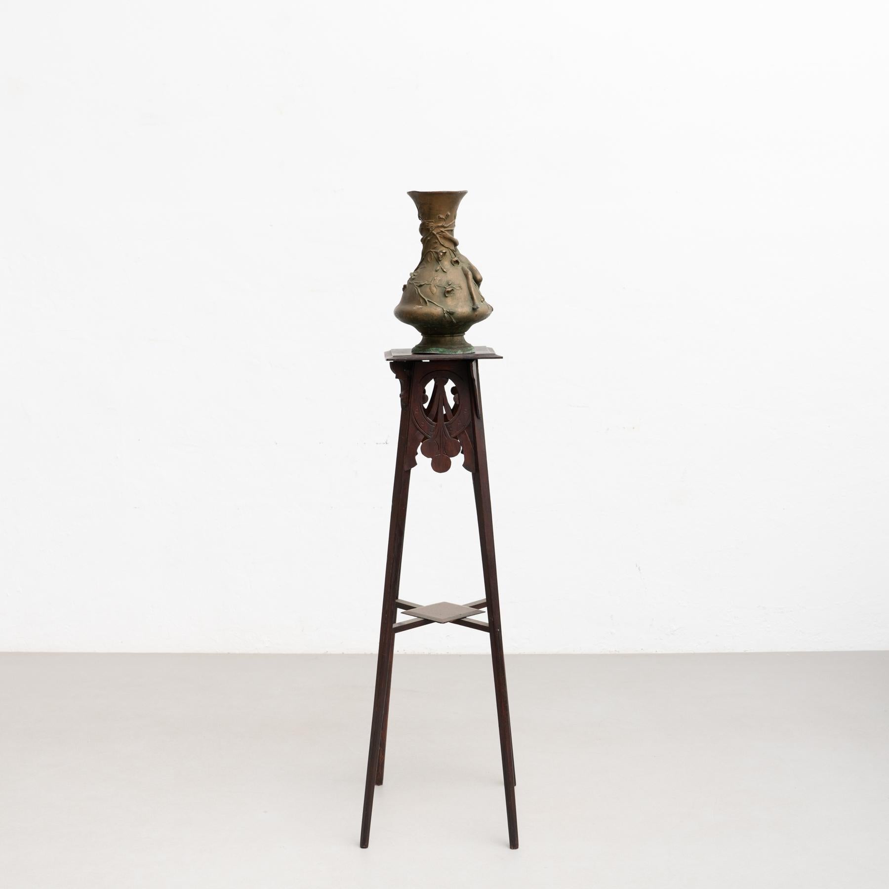 Bronze Vase moderniste en bronze de Noel R. dans un Stand en bois, circa 1920 en vente