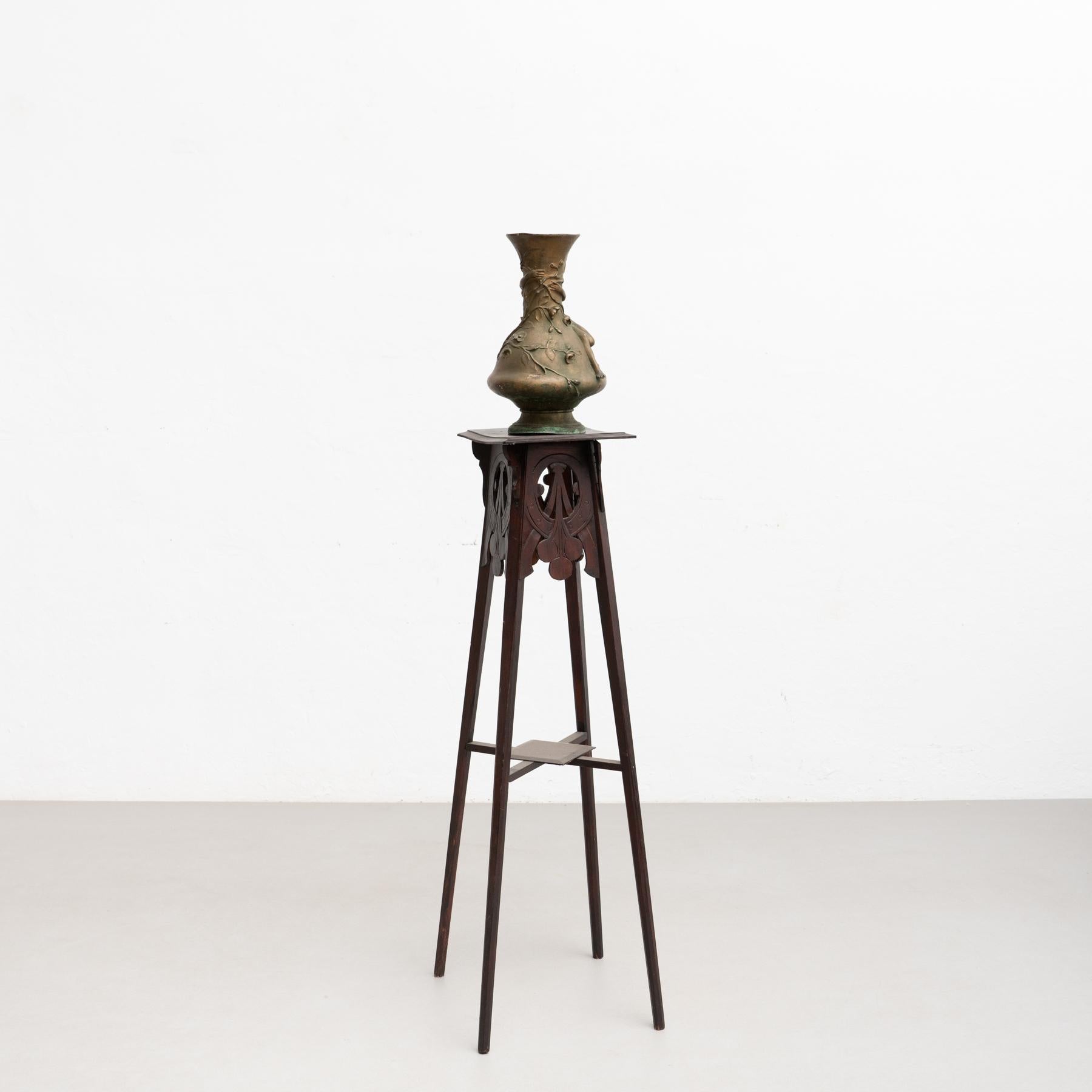 Vase moderniste en bronze de Noel R. dans un Stand en bois, circa 1920 en vente 1