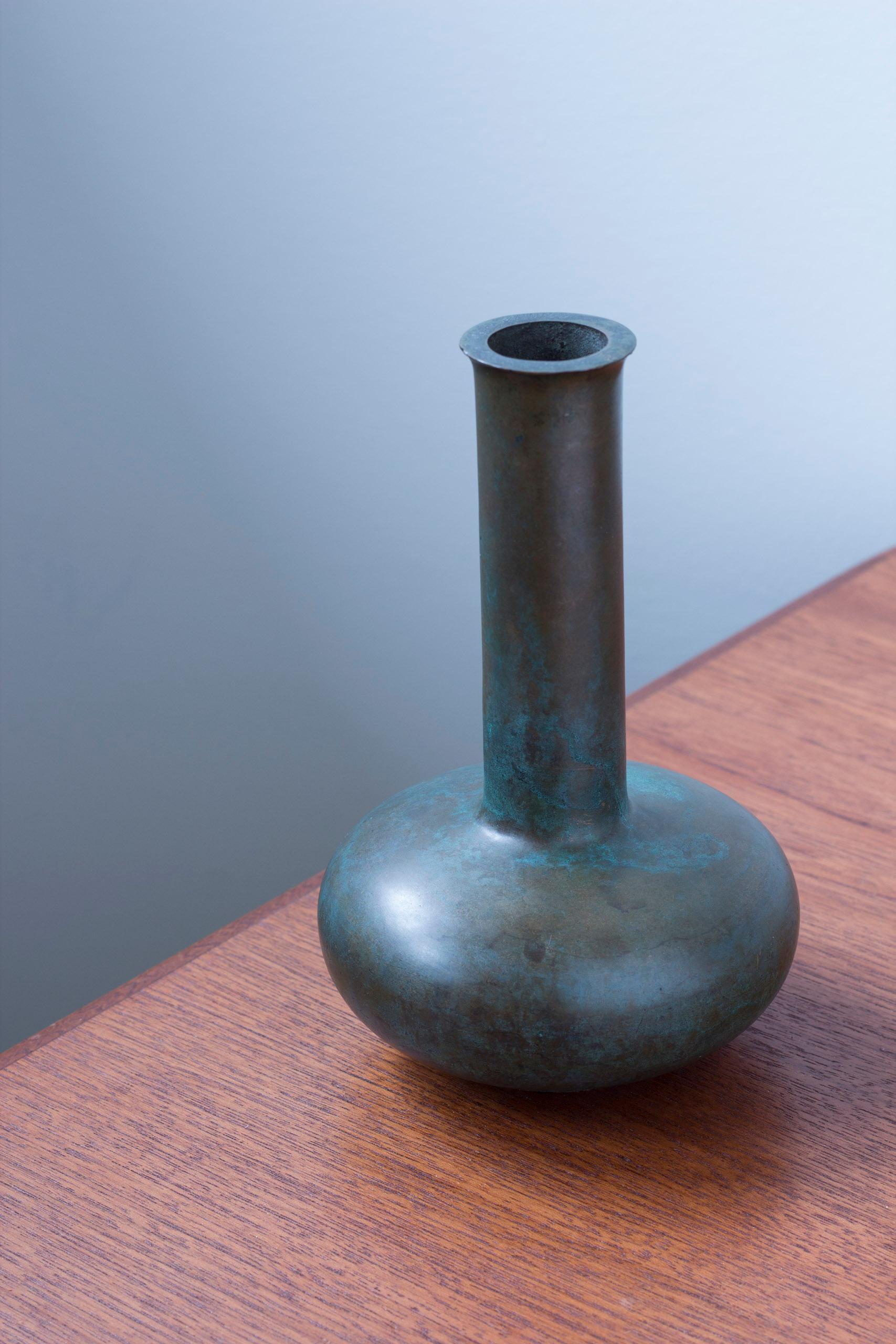 Scandinave moderne Modernist bronze vase by Sune Bäckström, Sweden 1930s, Functionalism en vente