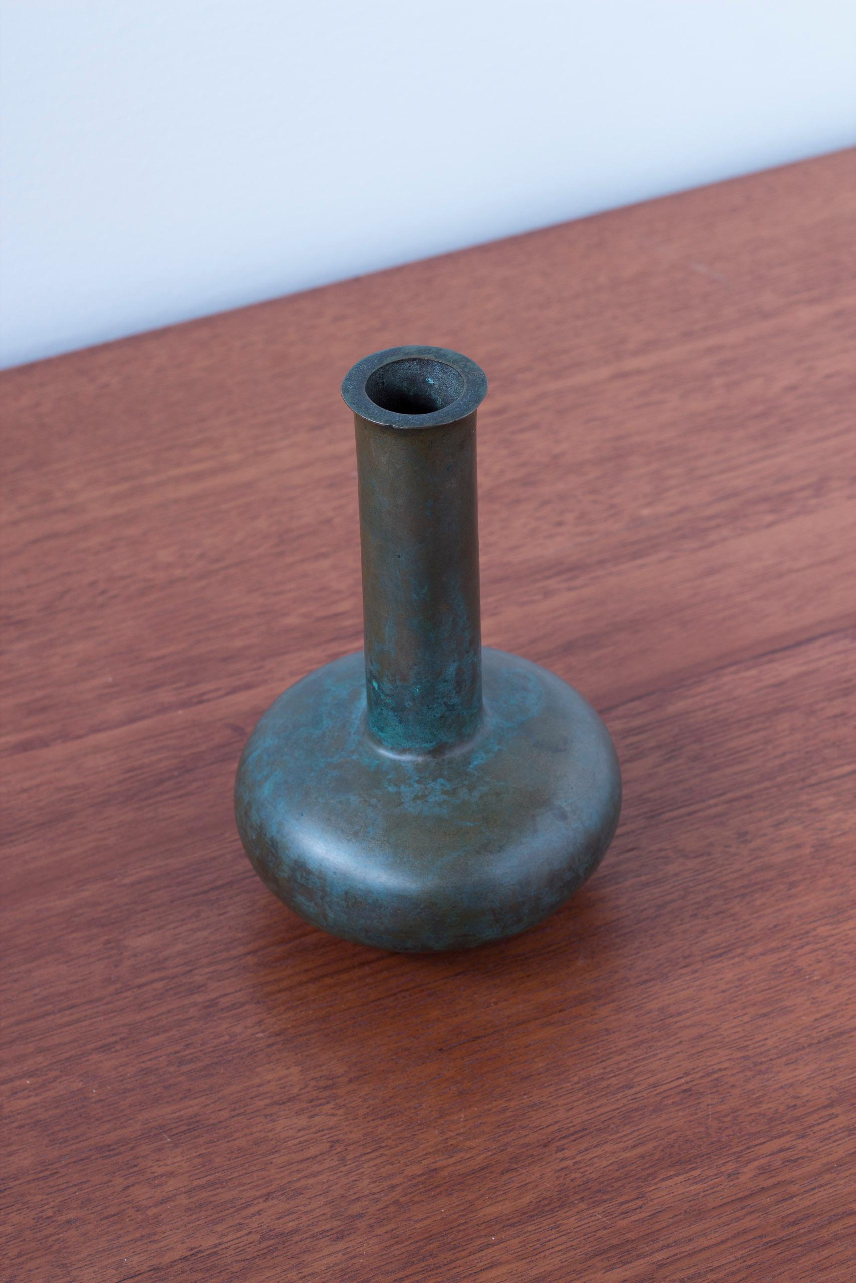 Suédois Modernist bronze vase by Sune Bäckström, Sweden 1930s, Functionalism en vente
