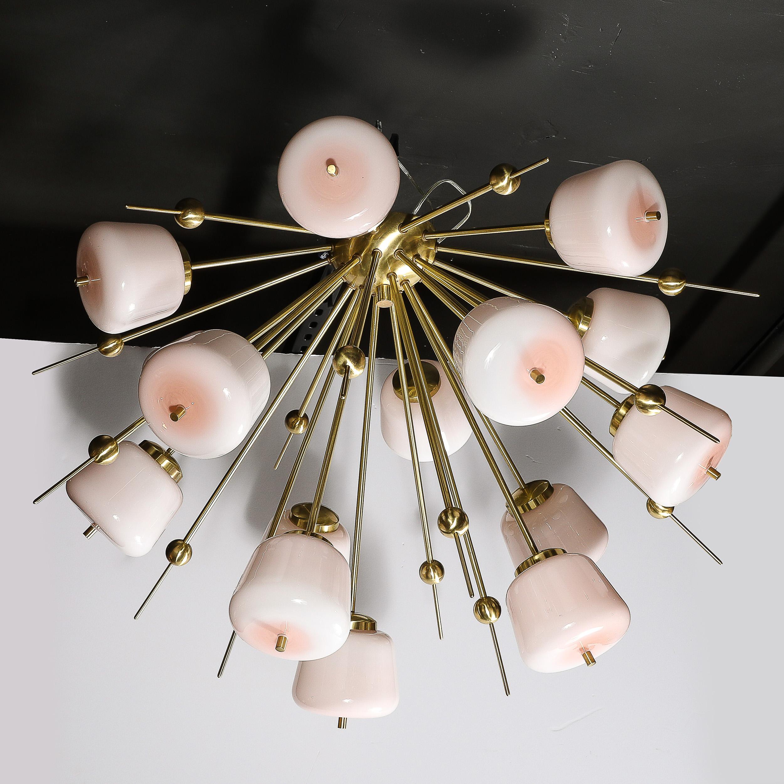 Lustre Sputnik moderniste en laiton brossé et verre de Murano blanc en vente 3