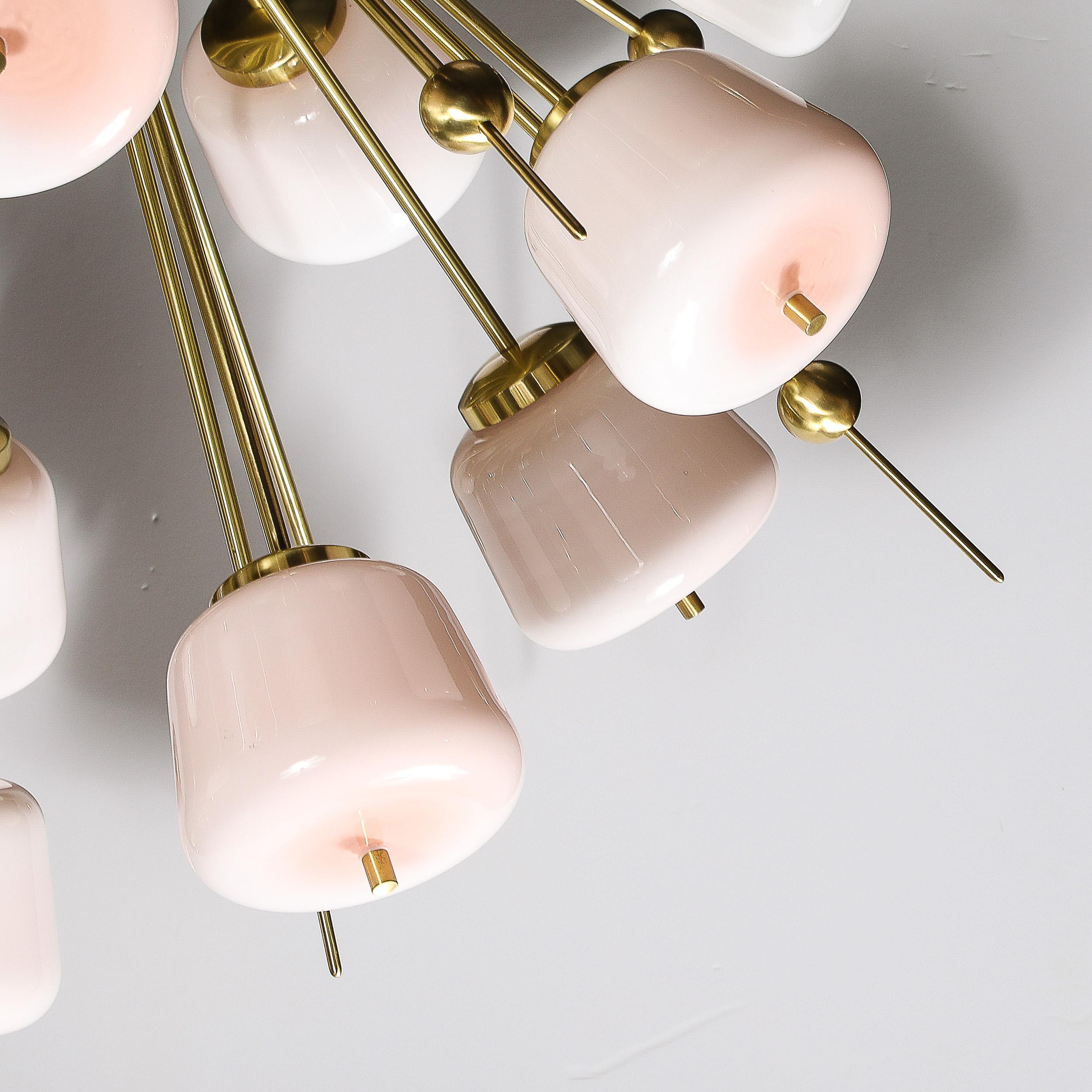 Lustre Sputnik moderniste en laiton brossé et verre de Murano blanc en vente 4
