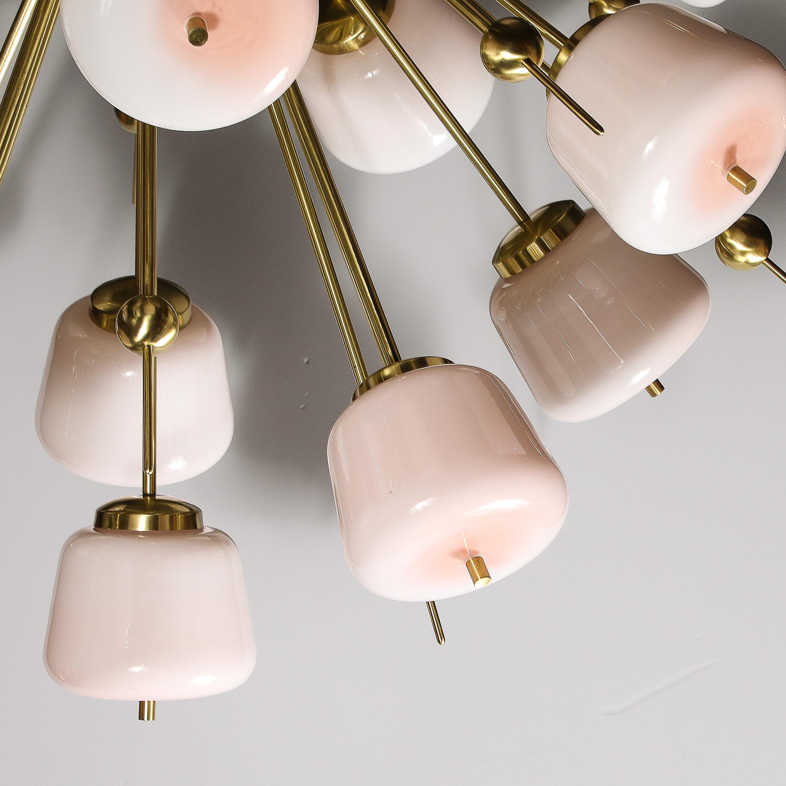 Lustre Sputnik moderniste en laiton brossé et verre de Murano blanc en vente 5