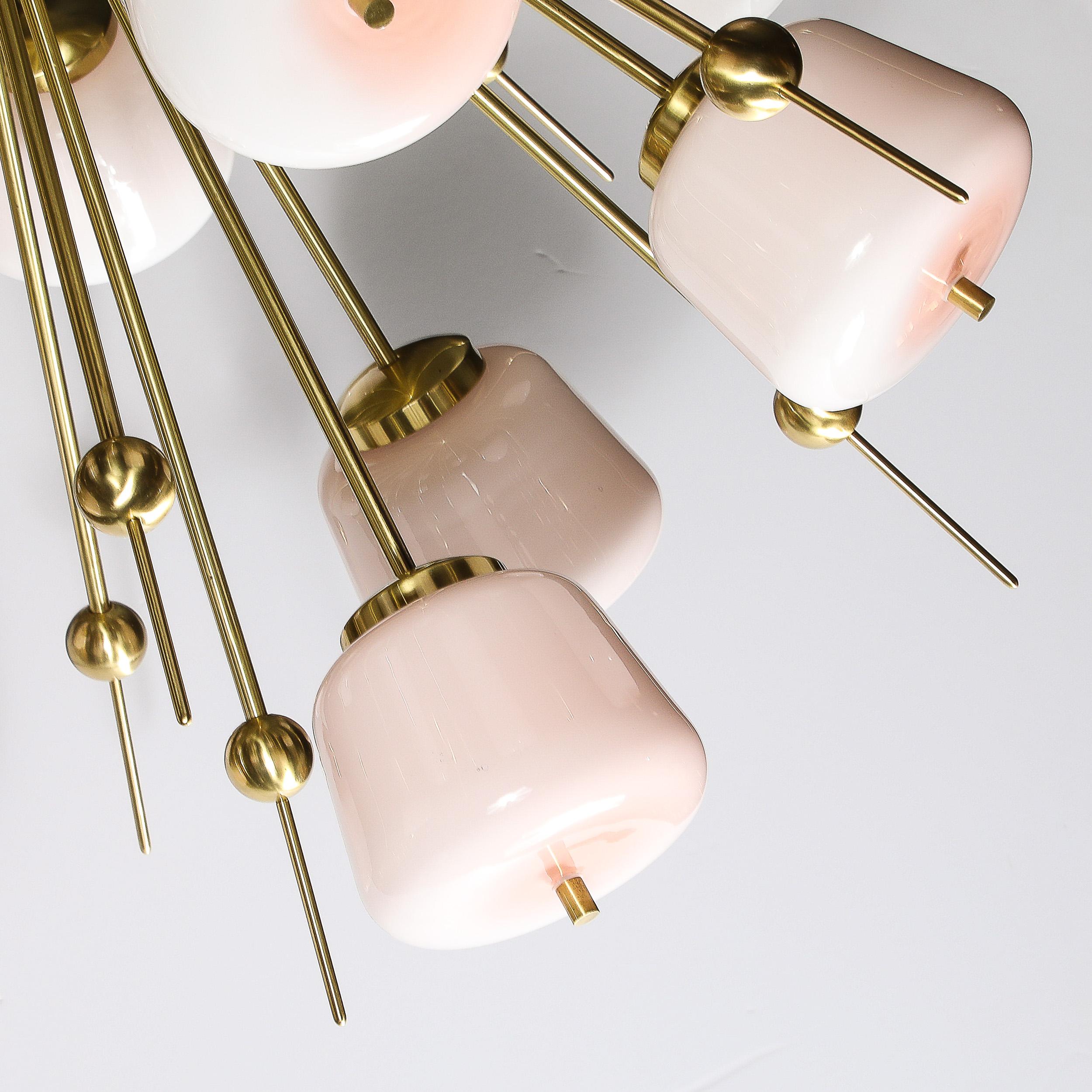 Lustre Sputnik moderniste en laiton brossé et verre de Murano blanc en vente 2