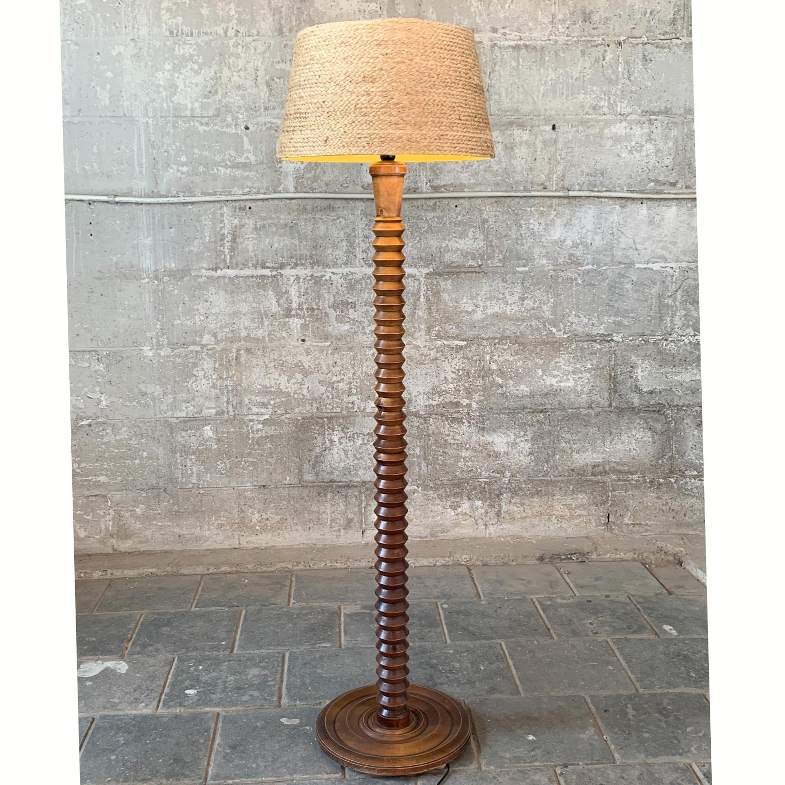 Modernist Brutalist French Wood Turned Floor Lamp by Charles Dudouyt, 1950s In Good Condition In Zaandam, NL
