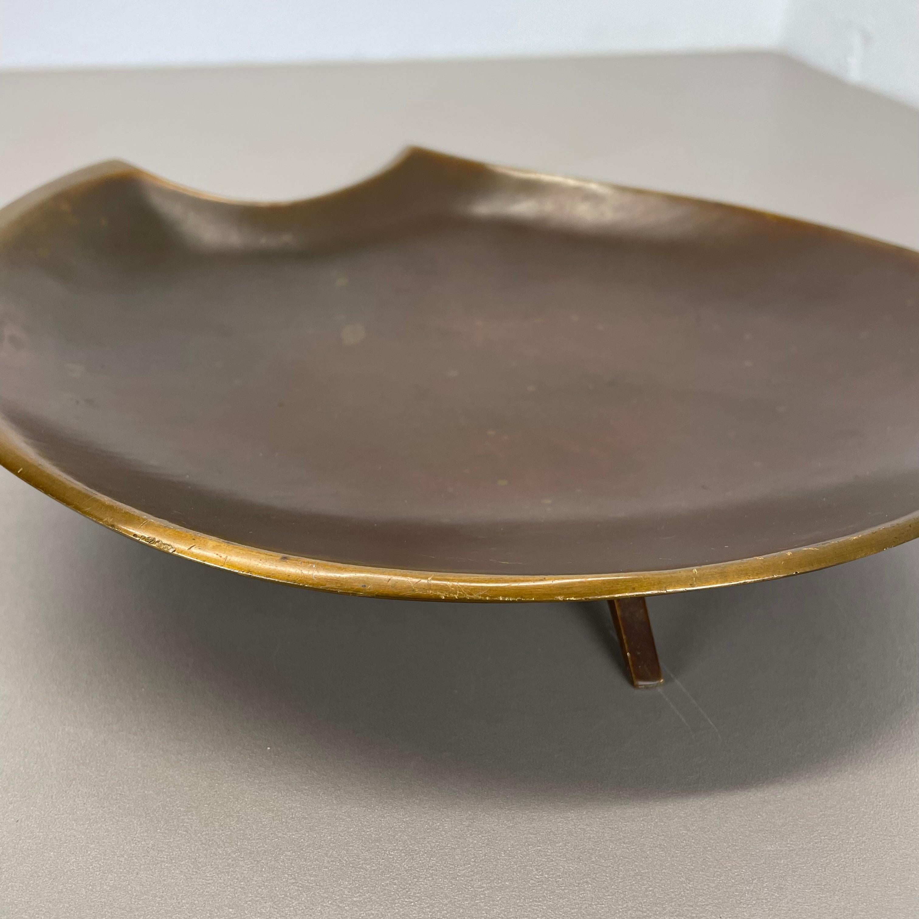 Modernist Brutalist HAGENAUER STYLE tripod Bronze shell bowl, AUSTRIA, 1950s For Sale 6