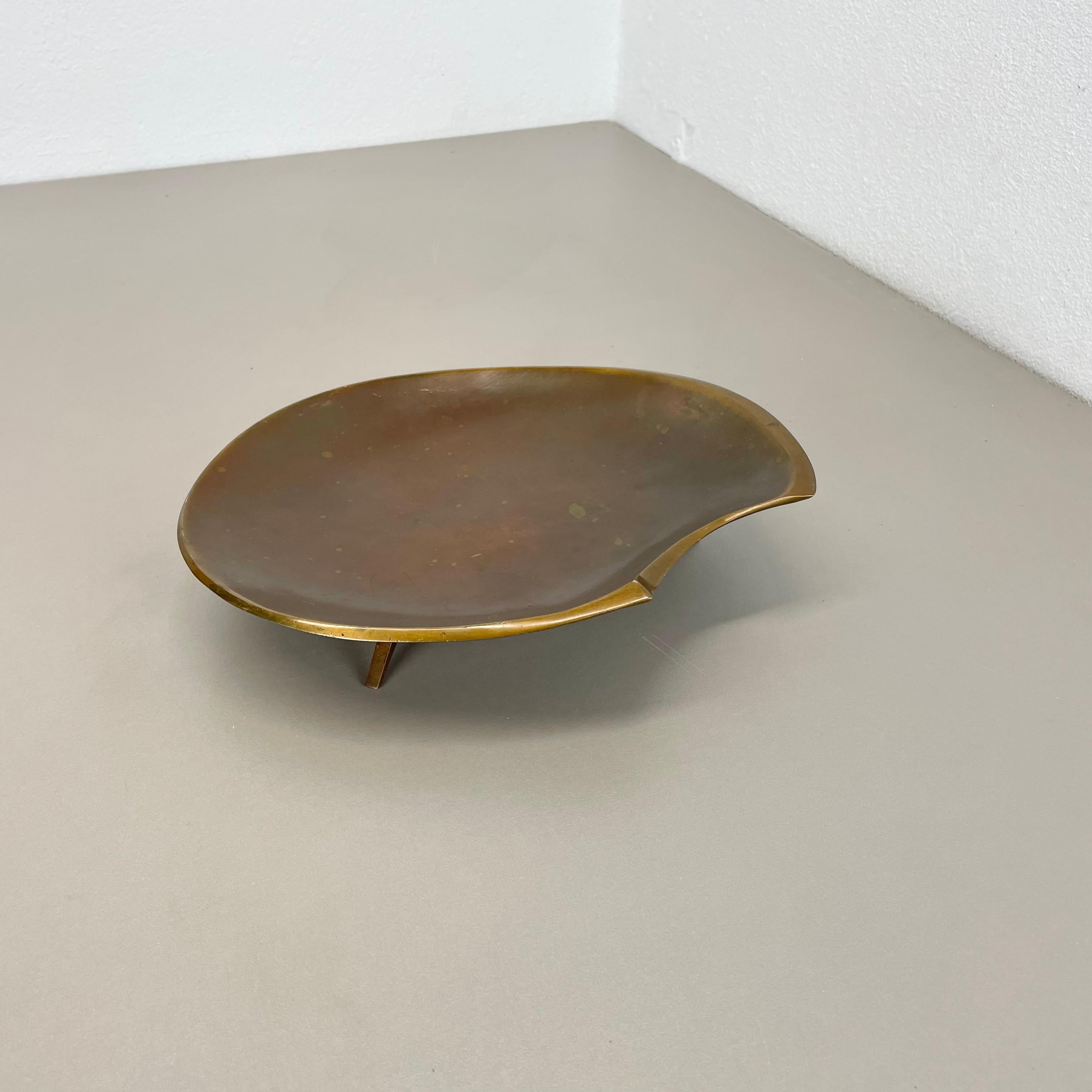 Scandinavian Modern Modernist Brutalist HAGENAUER STYLE tripod Bronze shell bowl, AUSTRIA, 1950s For Sale