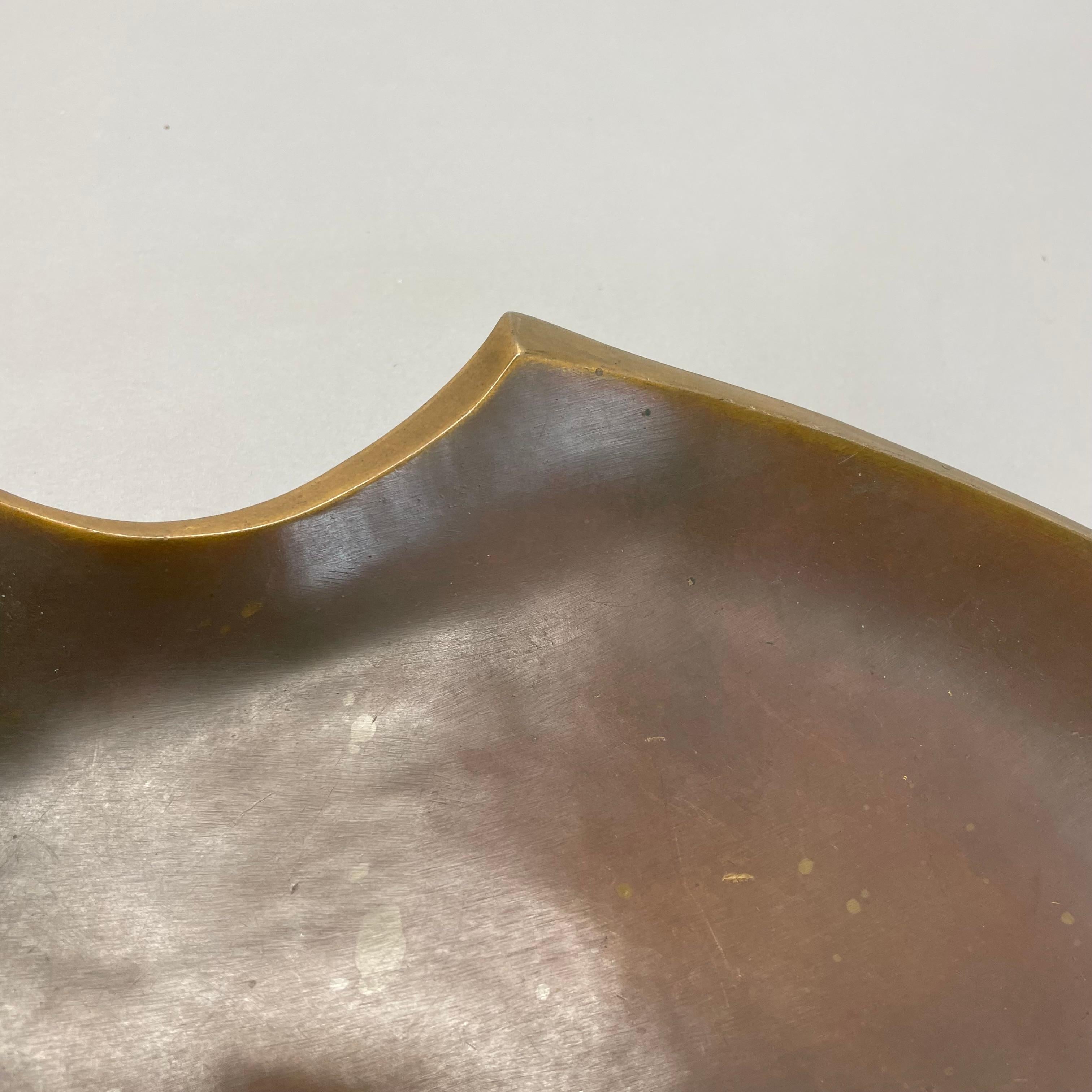 20th Century Modernist Brutalist HAGENAUER STYLE tripod Bronze shell bowl, AUSTRIA, 1950s For Sale