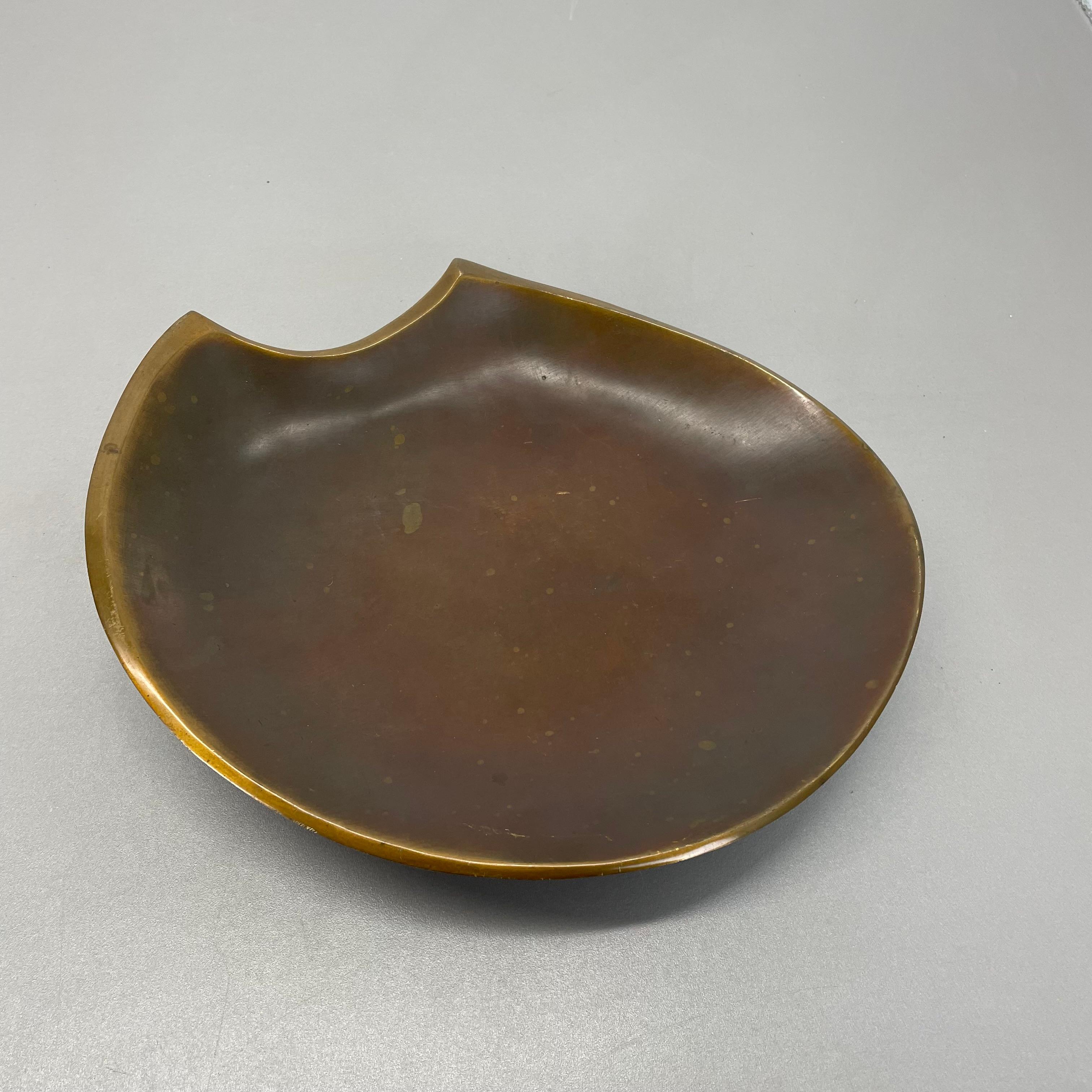 Modernist Brutalist HAGENAUER STYLE tripod Bronze shell bowl, AUSTRIA, 1950s For Sale 3