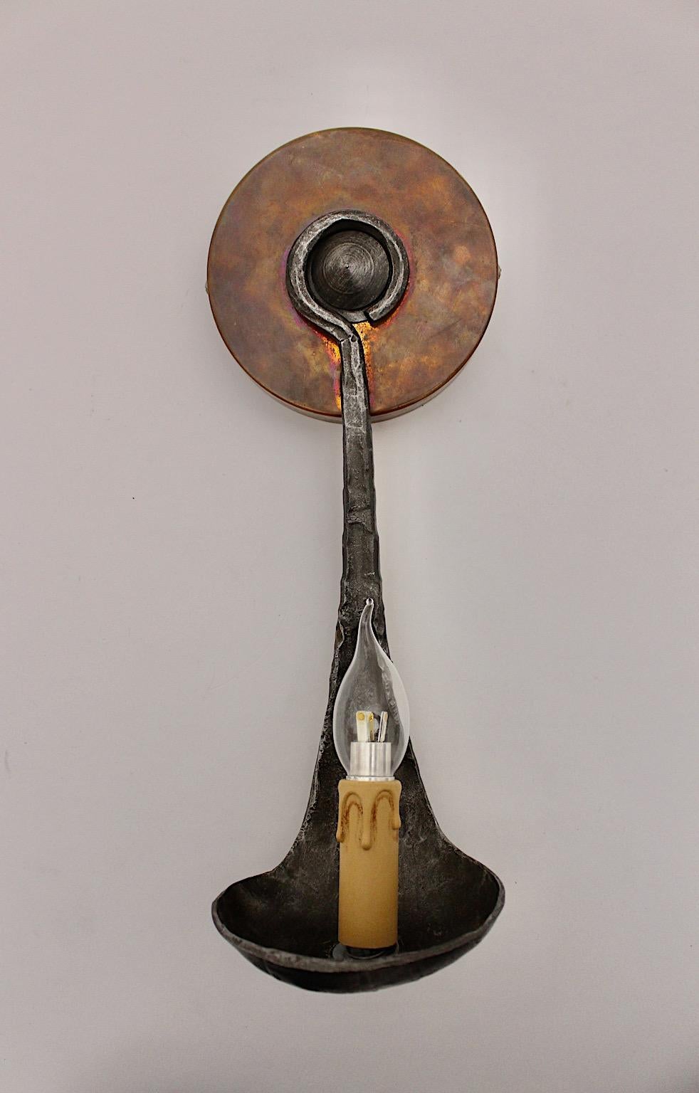 Modernist brutalist vintage sconce or wall light by Banci Firenze circa 1980 Italy.
This gorgeous sconce or wall light features two toned metal design, hand forged parts with a circular base of copper with one E 27 socket as candleholder.
The